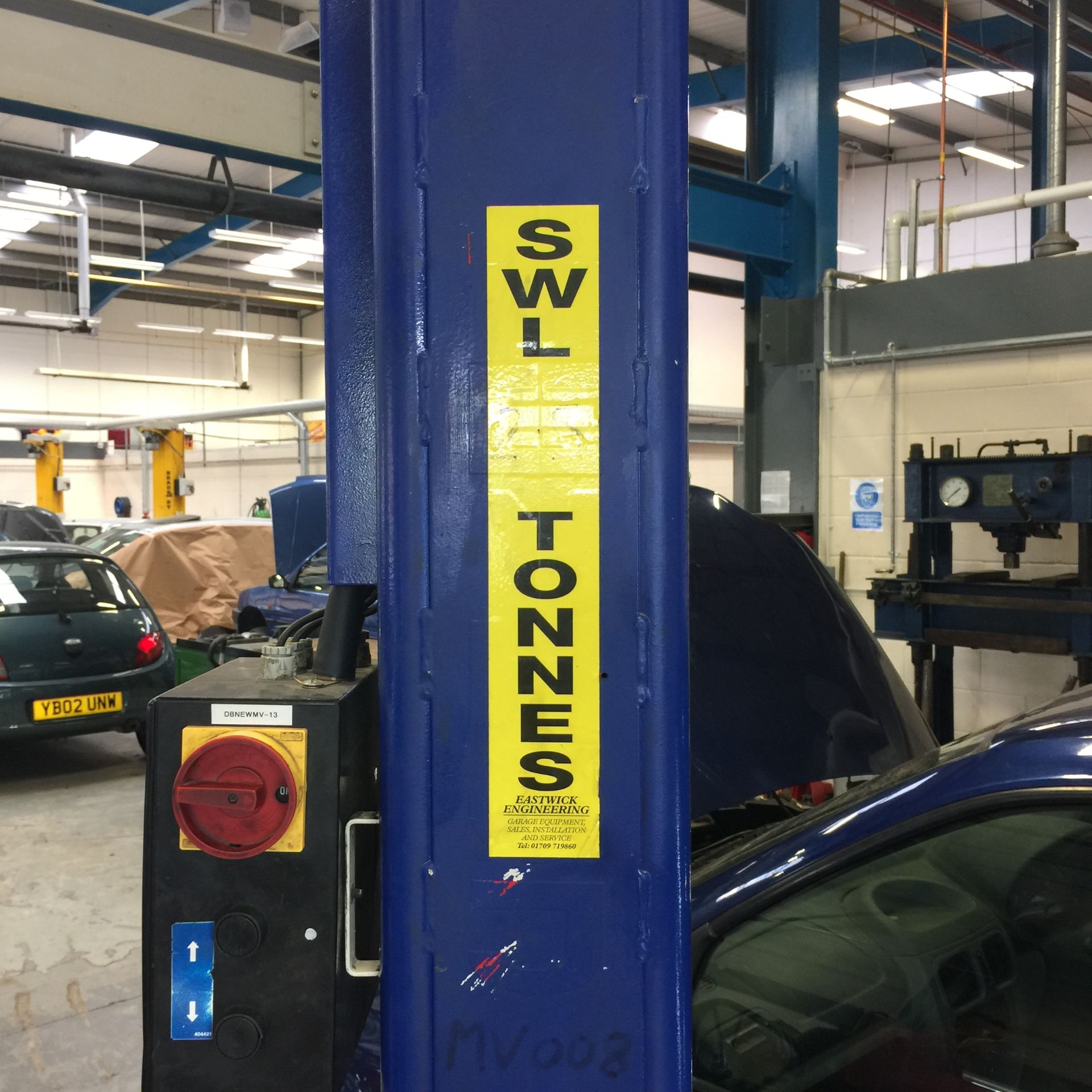 BRADBURY - 2 Post Vehicle Lift - 2.5 Tonne, Type - 2703 - Image 2 of 4