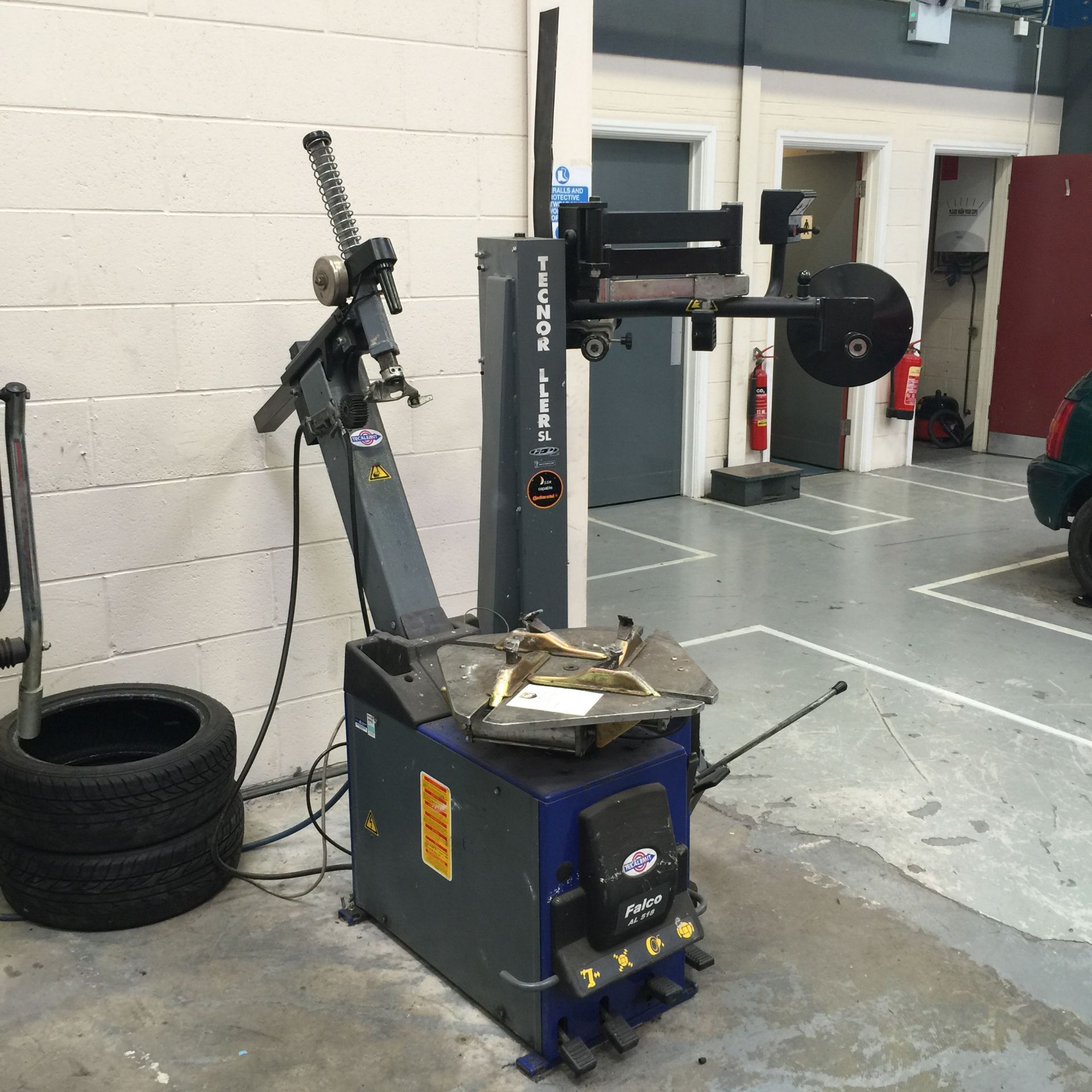 TECALEMIT FULLY AUTOMATIC TYRE CHANGER - INCLUDES TECNOROLLER SL   , FALCO AL 518 - Image 2 of 6