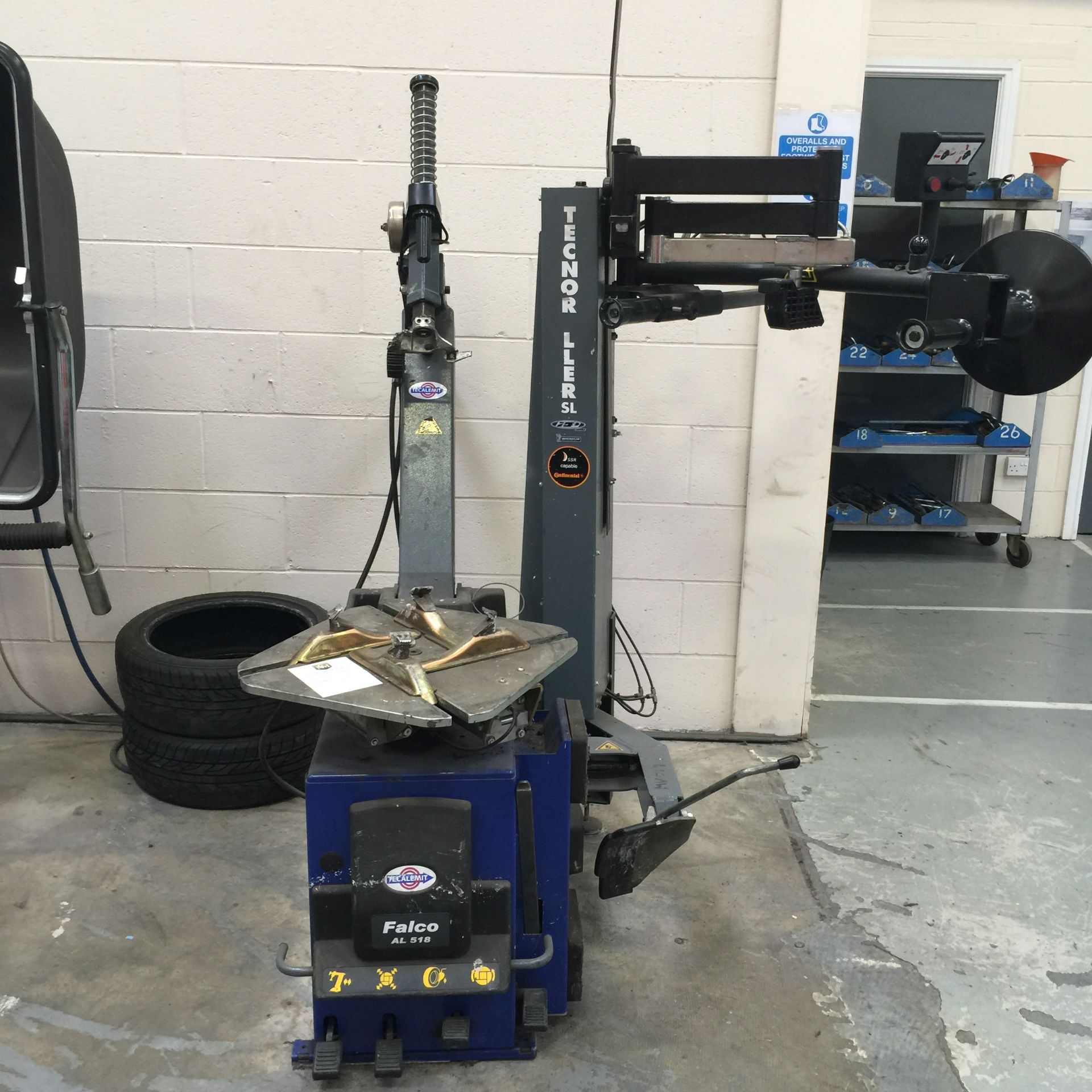 TECALEMIT FULLY AUTOMATIC TYRE CHANGER - INCLUDES TECNOROLLER SL   , FALCO AL 518 - Image 3 of 6