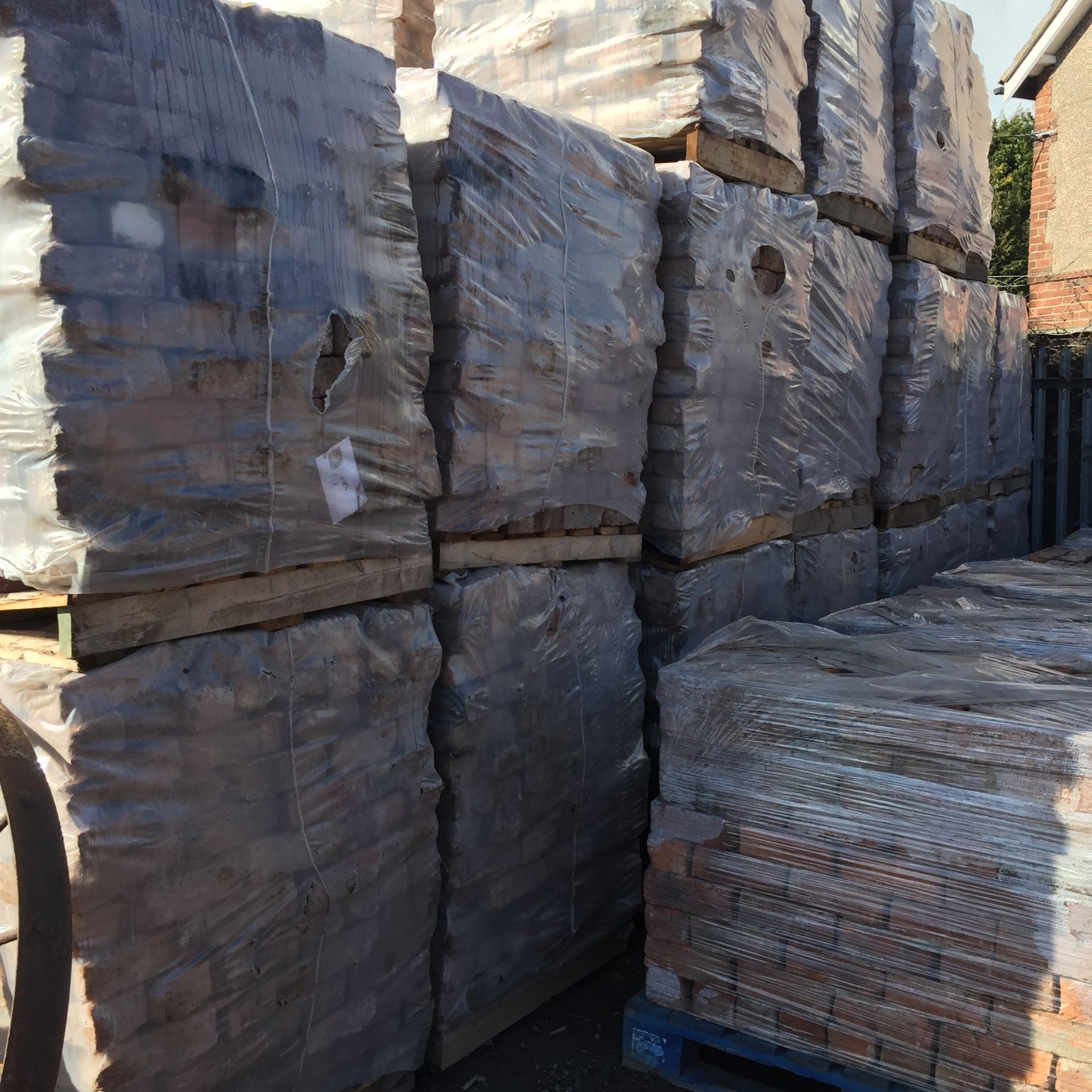 Job lot 18 packs 3 inch nominal hand made bricks, 416 per pallet total 7488 Bricks, good quality cle - Image 4 of 11