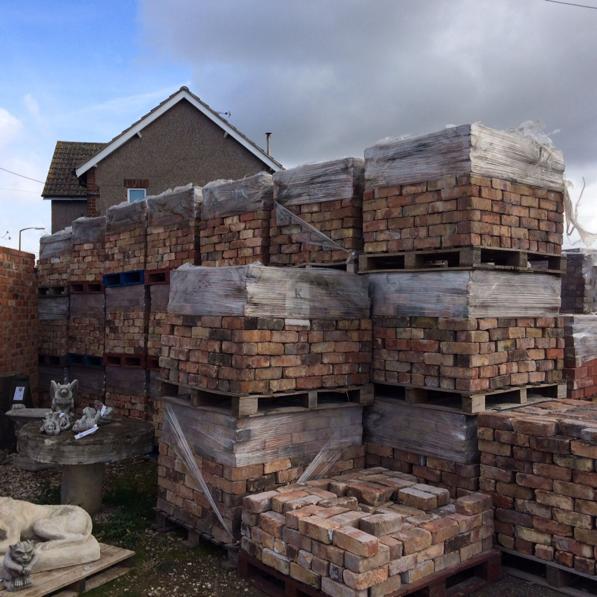 Job lot 18 packs 3 inch nominal hand made bricks, 416 per pallet total 7488 Bricks, good quality cle