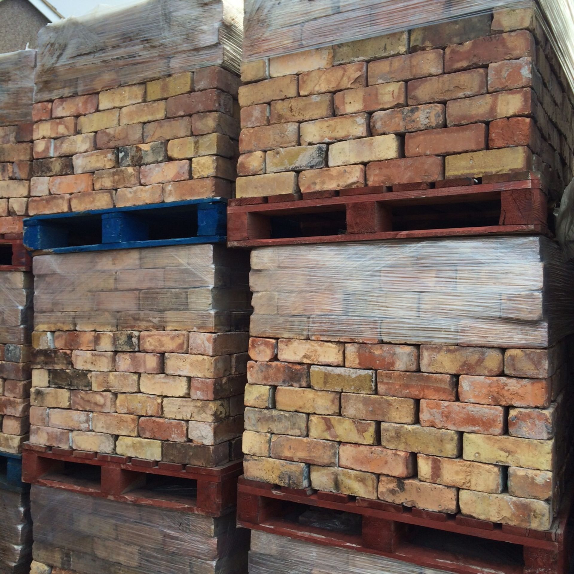 Job lot 18 packs 3 inch nominal hand made bricks, 416 per pallet total 7488 Bricks, good quality cle - Image 7 of 11