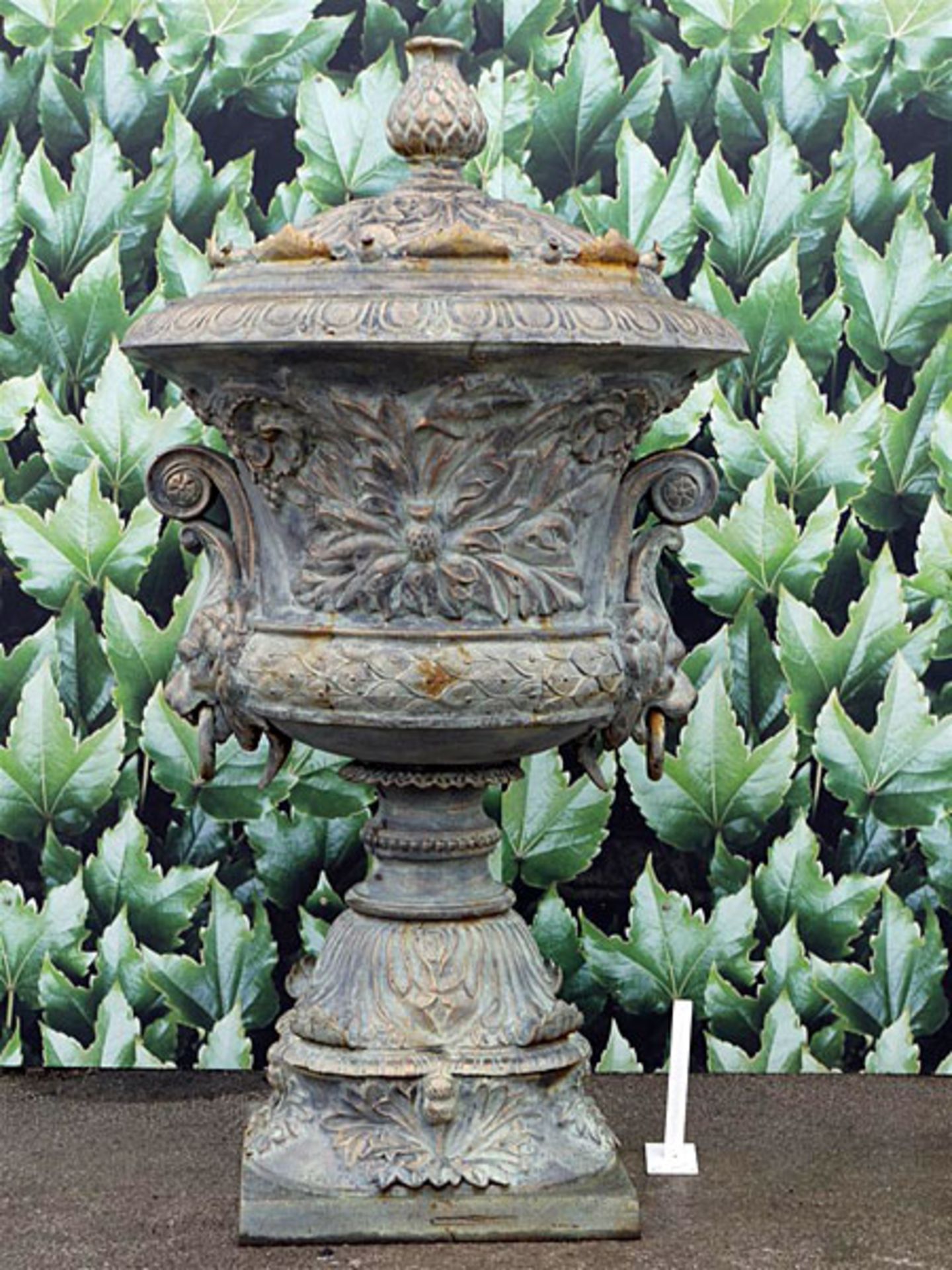 Absolutely stunning huge pair of Cast Iron Urn's complete with lid's.  Old copper style finish width - Image 2 of 3