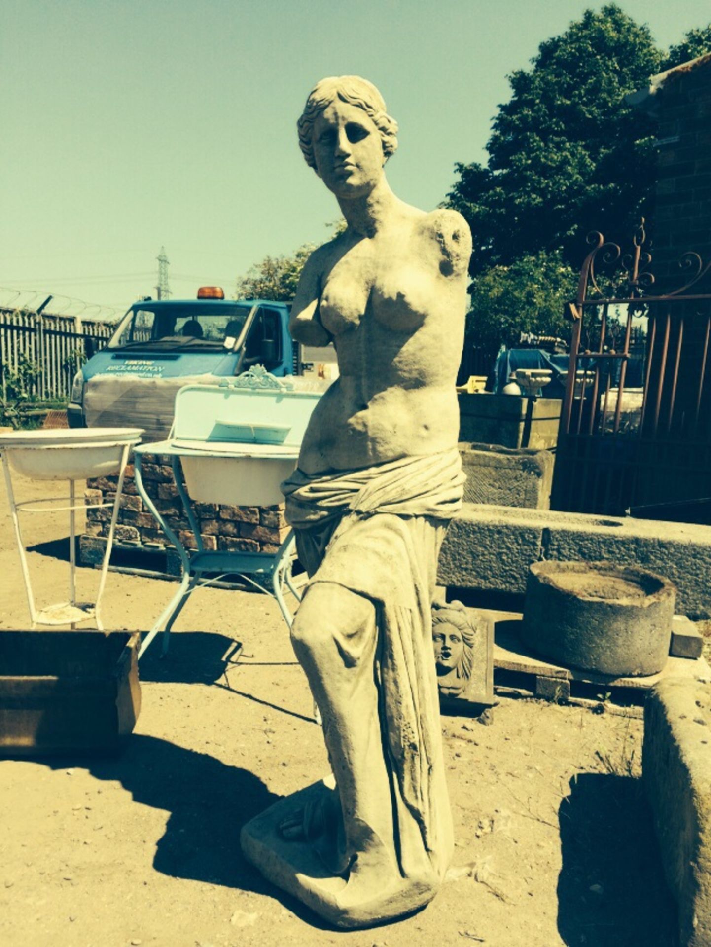 Beautiful Large Venus Statue made from reconstituted stone.  Height 152cm x Width 32cm x Length 40cm - Image 4 of 4