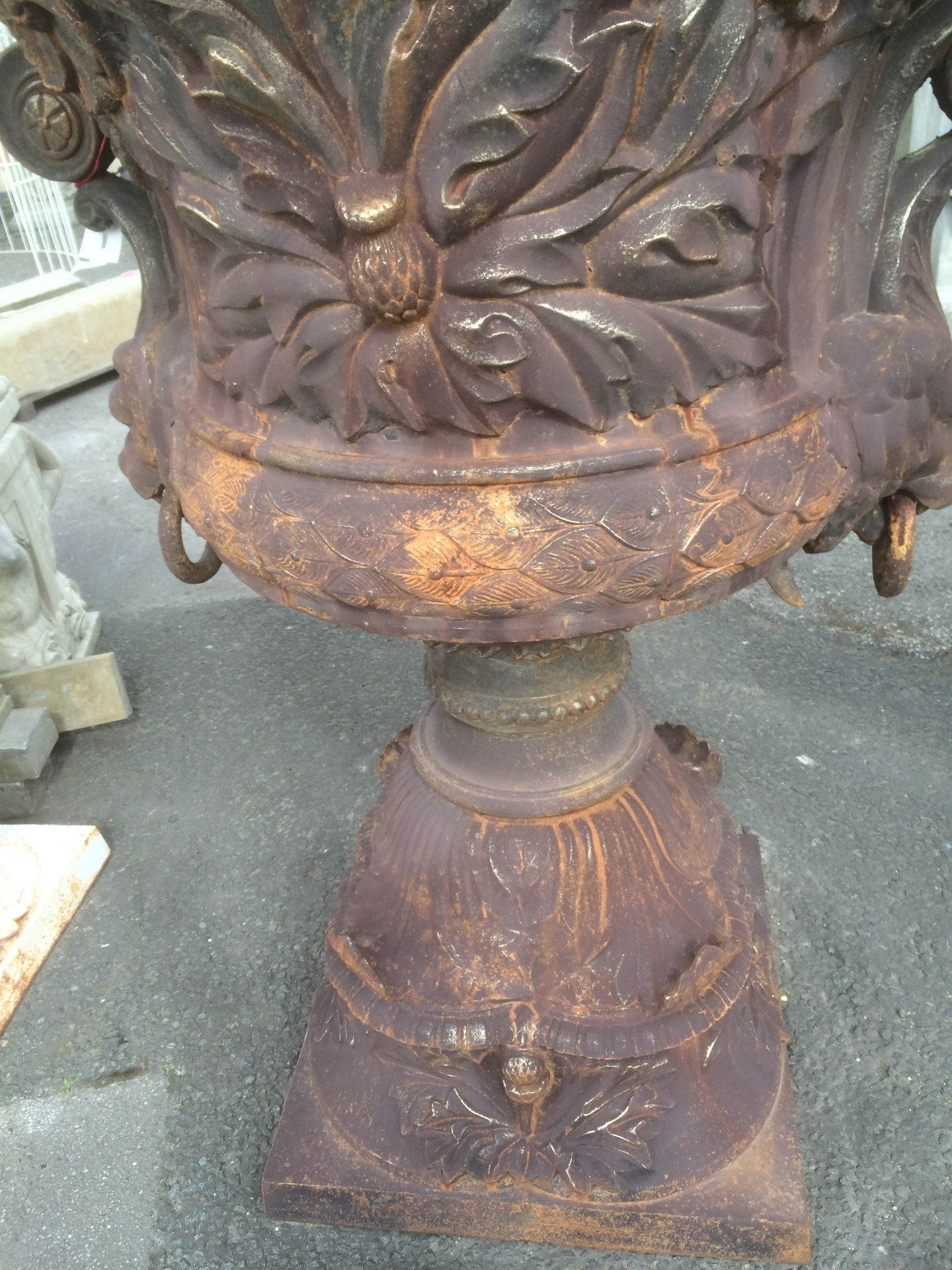 Absolutely stunning huge pair of Cast Iron Urn's complete with lid's.  Old copper style finish width - Image 3 of 3