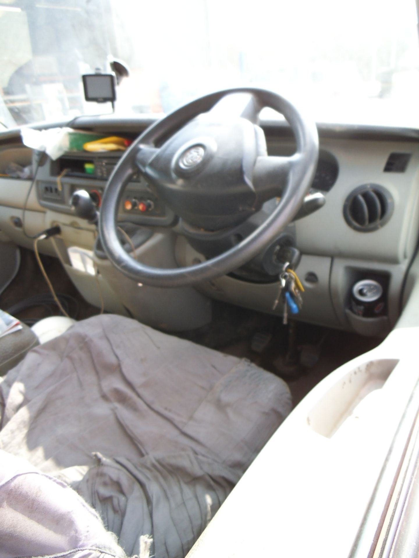 Vauxhall Movano DTI 3500 MWB Van, Reg No. KU05 UYC, First Registered: 22/03/05, Test Expires: 09/03/ - Image 4 of 4