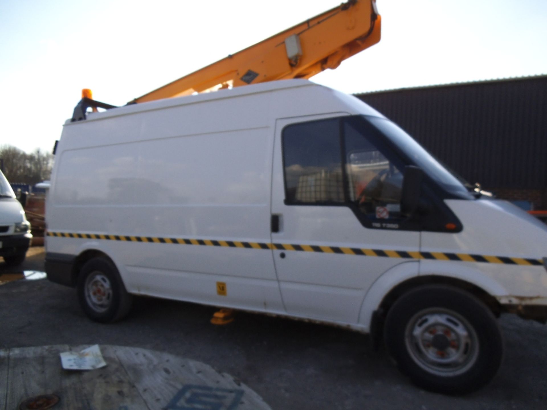 Ford Transit 350D Mobile Access Platform, Reg No. BX05 FHE, First Registered: 10/07/05, Kms: 346861 - Image 2 of 5