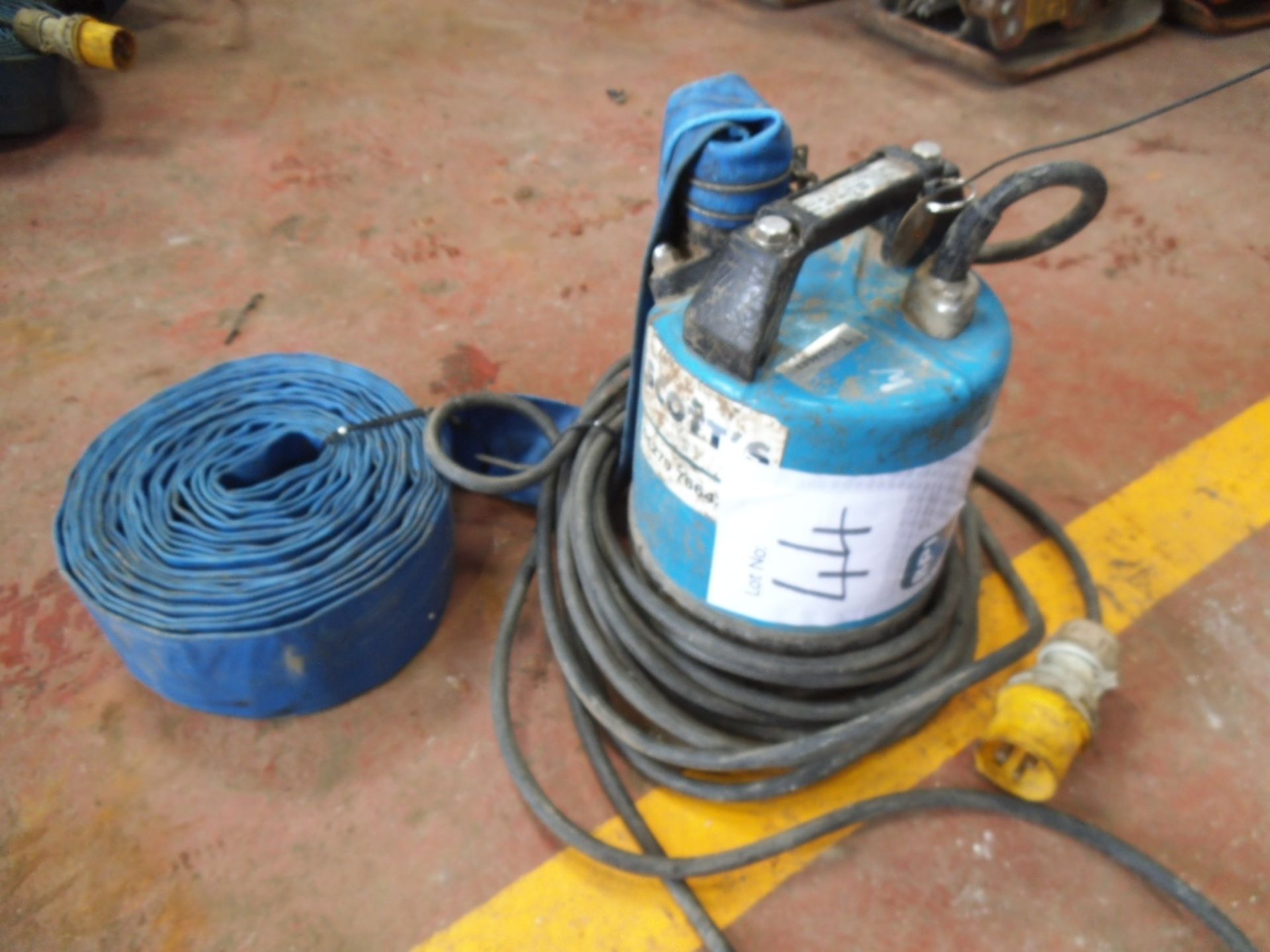 Tsurumi LB480 Submersible Pump, 110V c/w Hose (SP12)