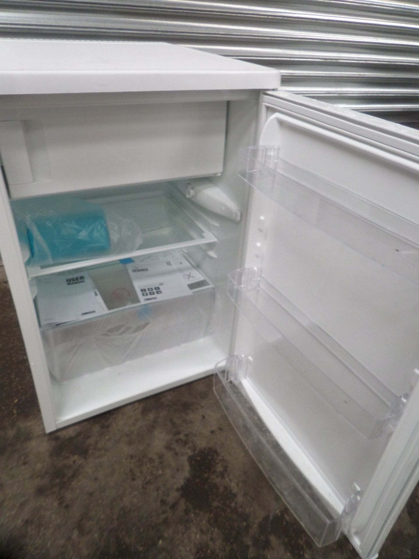 ZANUSSI TT150-4S {017018} FRIDGE WITH ICE COMPARTMENT 240v 13amp connection - Dimensions 85cmhigh/55 - Image 2 of 2