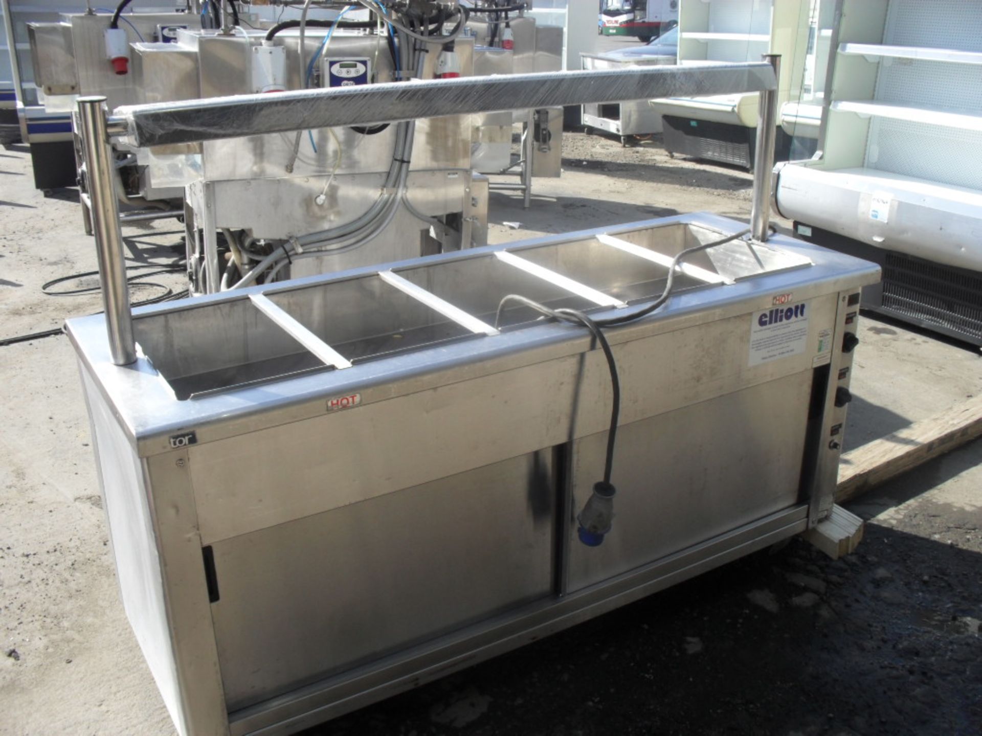 VICTOR CARIB 2.319Q {025945} Hot 5 Gastronome Serving Gantry with Hot Under Storage 240v 32amp socke