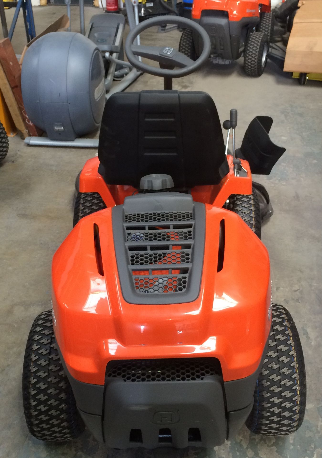 Husqvarna 42” Articulated Side Discharge Mower, Hydrostatic, 500cc 11KW Motor - Image 4 of 4