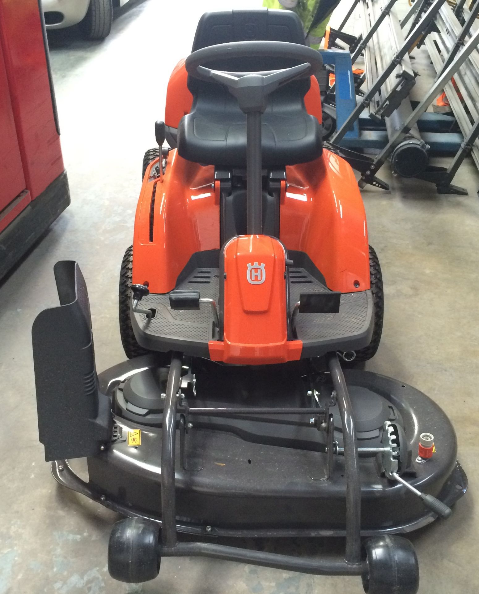 Husqvarna 42” Articulated Side Discharge Mower, Hydrostatic, 500cc 11KW Motor - Image 3 of 4