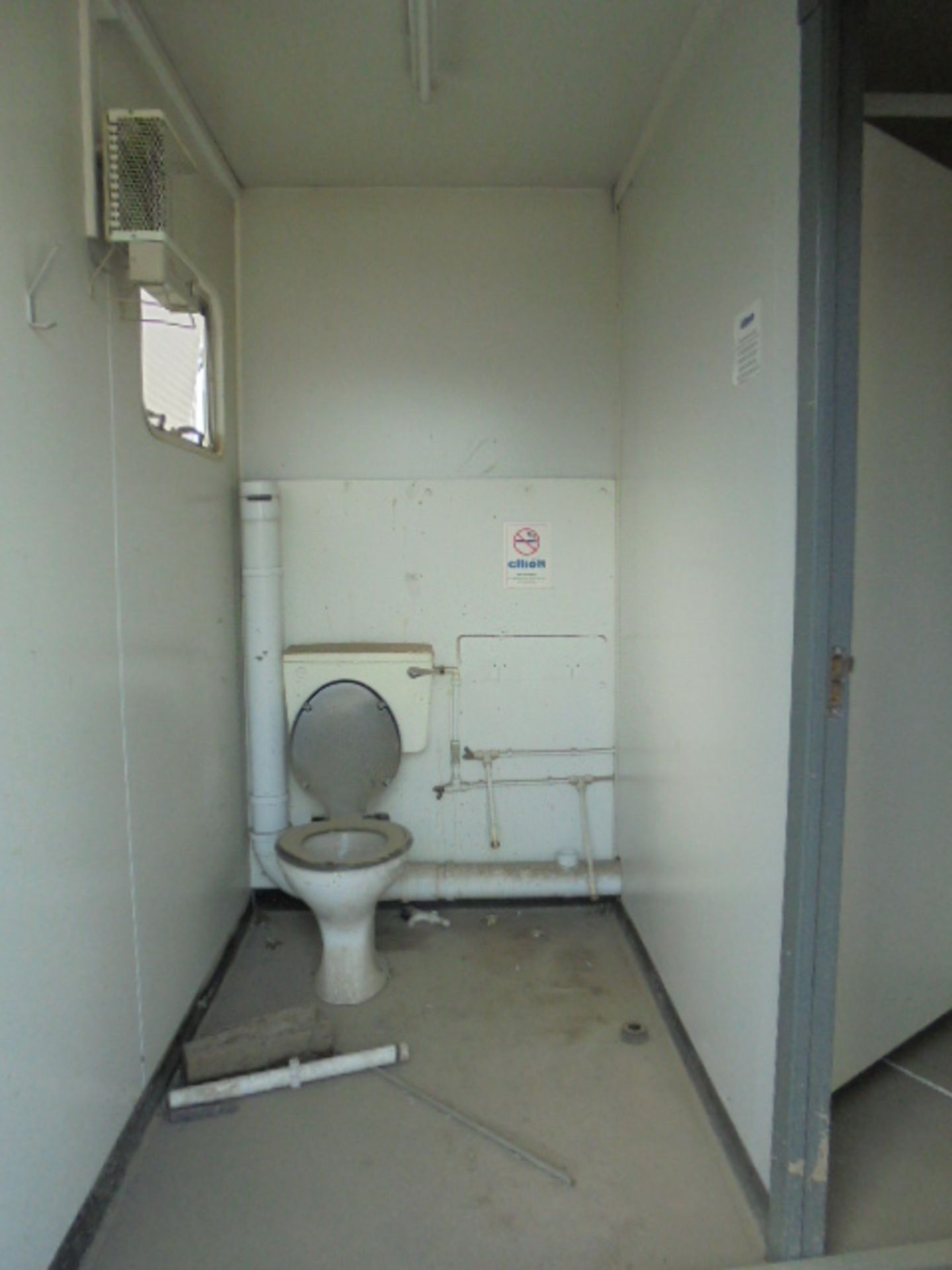 E41112 16ft x 9ft Standard Jack Leg Toilet Block - Image 8 of 12