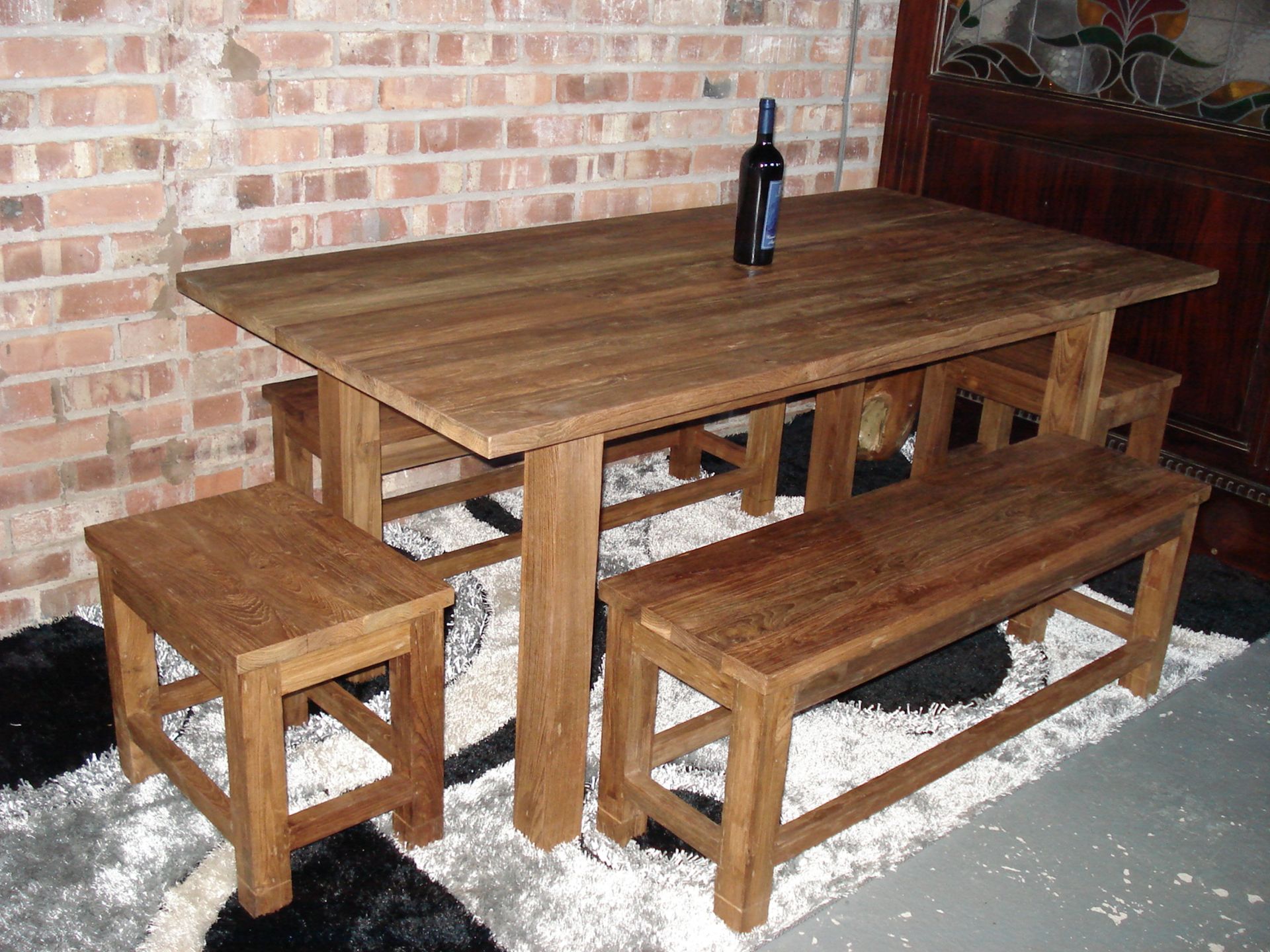 NEW CONTEMPORARY QUALITY PACKAGED SOLID TEAK DINING TABLE, 2 MATCHING BENCHES & 2 STOOLS - Image 4 of 4