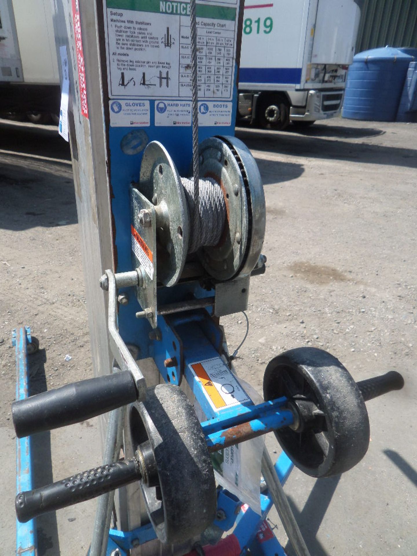 GENIE SUPERLIFT ADVANTAGE SLA 25 {027280} 295KG LIFTER STACKER - MANUAL Max load it can carry is 295 - Image 3 of 4