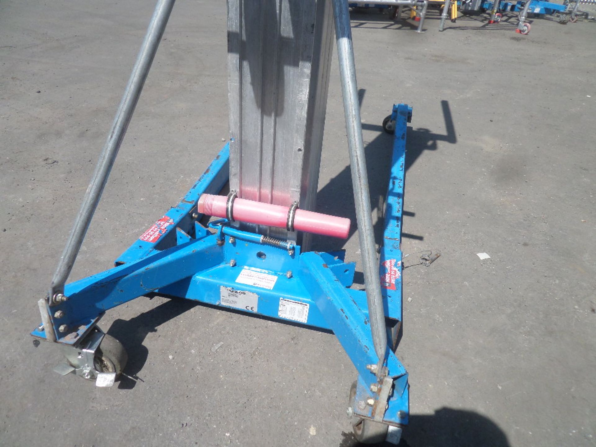 GENIE SUPERLIFT ADVANTAGE SLA 15 {027276} 363KG LIFTER/STACKER MANUAL Max load it can carry is 363kg - Image 2 of 4