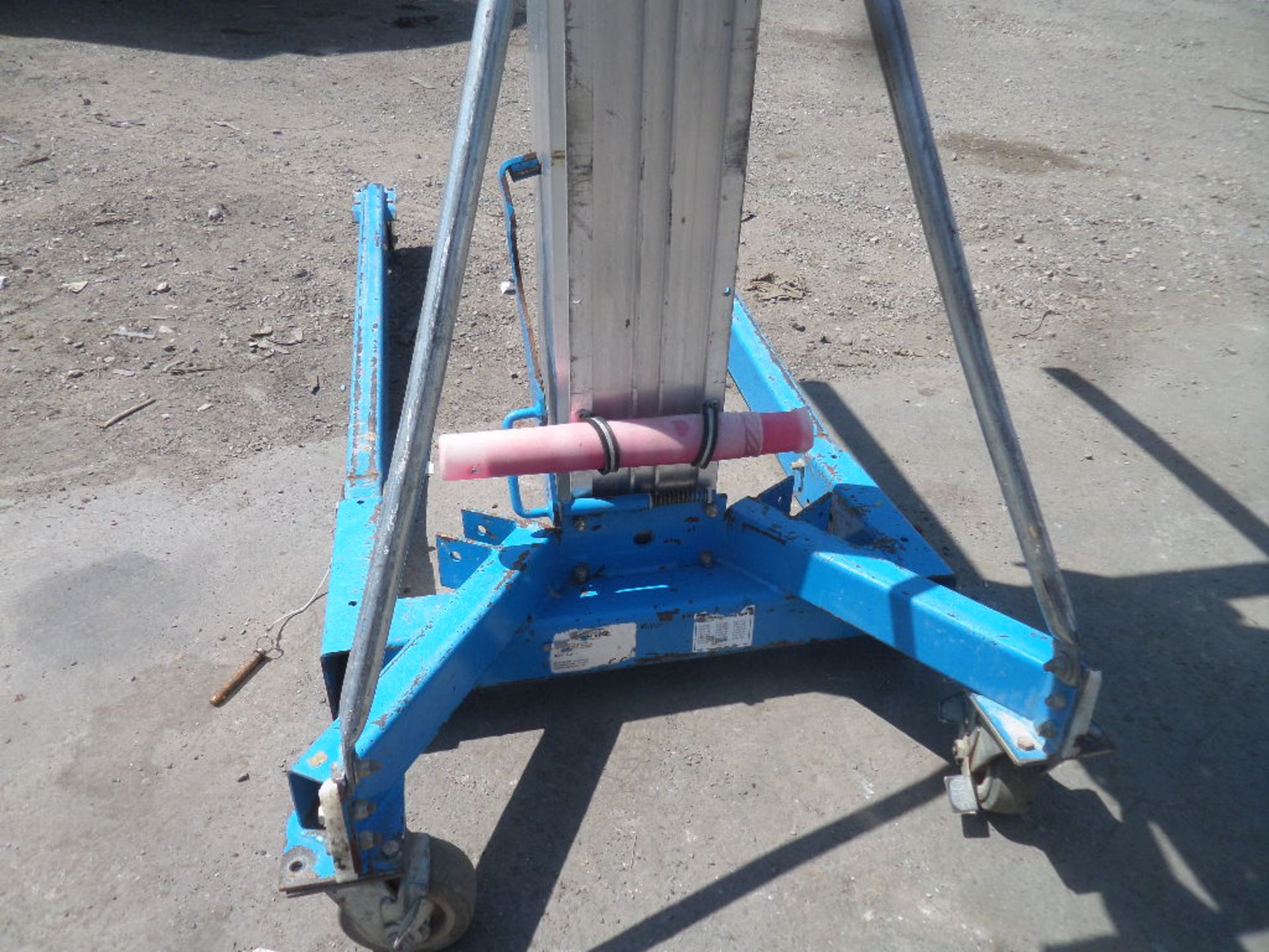 GENIE SUPERLIFT ADVANTAGE SLA 15 {027275} 363KG LIFTER/STACKER MANUAL Max load it can carry is 363kg - Image 2 of 4