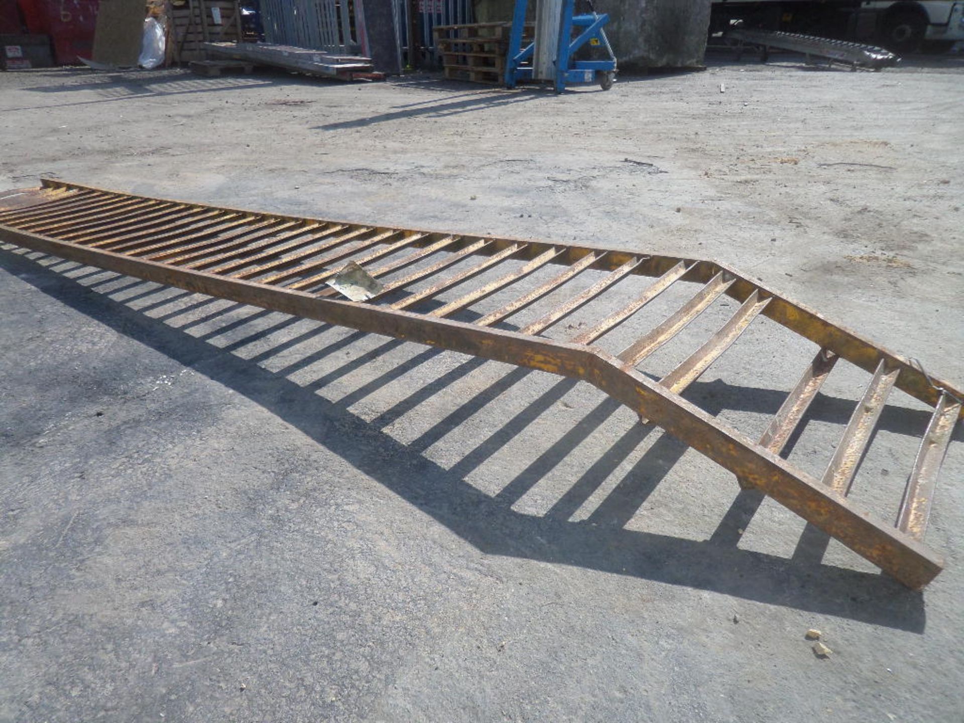UNKNOWN  {028014} SKIP LOADING RAMP 50cm wide x 350cm length - Looks ok just general wear and tear. - Image 2 of 2