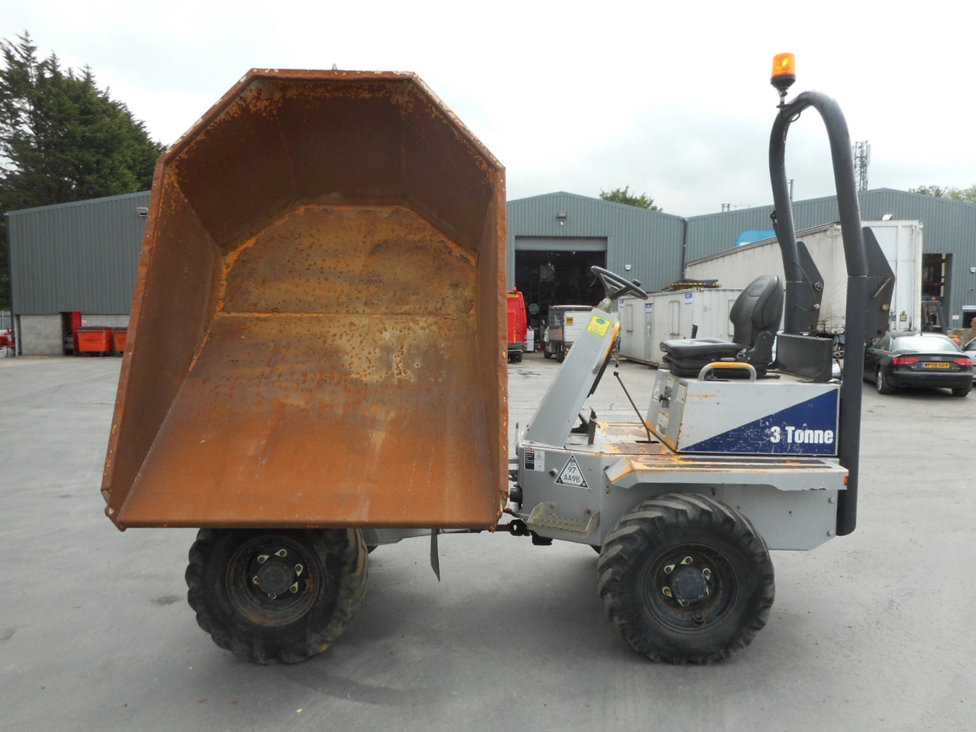 2009 Thwaites MAOH573 3-Tonne Swivel Skip Dumper. Immobiliser Fitted, Road Registered - Image 5 of 9