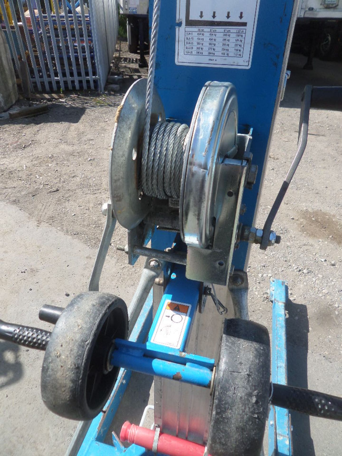 GENIE SUPERLIFT ADVANTAGE SLA 10 {027264} 454KG LIFT/STACKER 10 MANUAL Max load it can lift is 454kg - Image 3 of 4