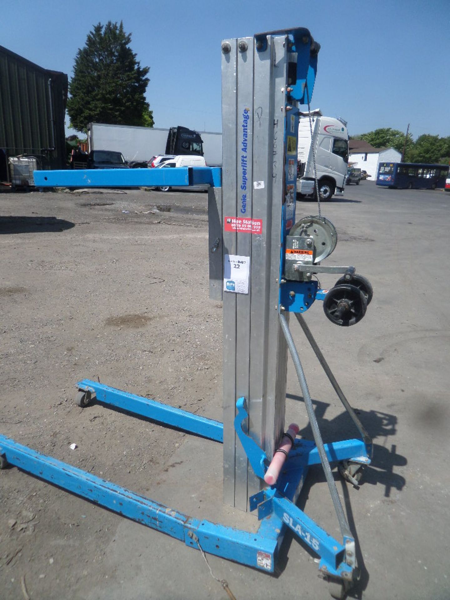 GENIE SUPERLIFT ADVANTAGE SLA 15 {027275} 363KG LIFTER/STACKER MANUAL Max load it can carry is 363kg