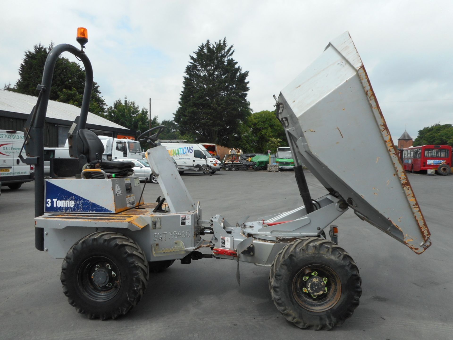 2009 Thwaites MAOH573 3-Tonne Swivel Skip Dumper. Immobiliser Fitted, Road Registered - Image 4 of 9