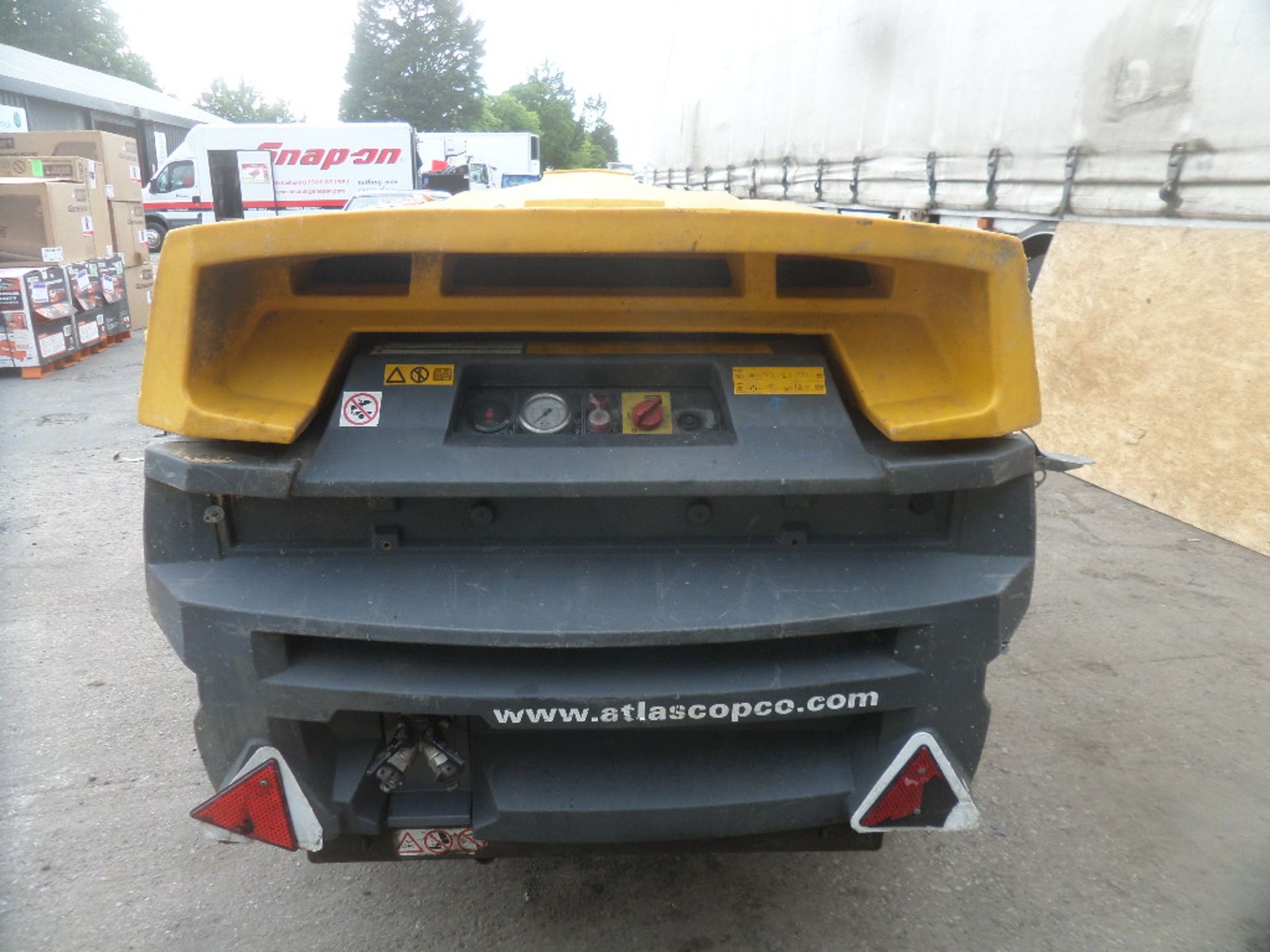 ATLAS COPCO XAS 67 {028271} TOWABLE TWIN TOOL DIESEL COMPRESSOR Has a trailer eye fitted and legal t - Image 2 of 8