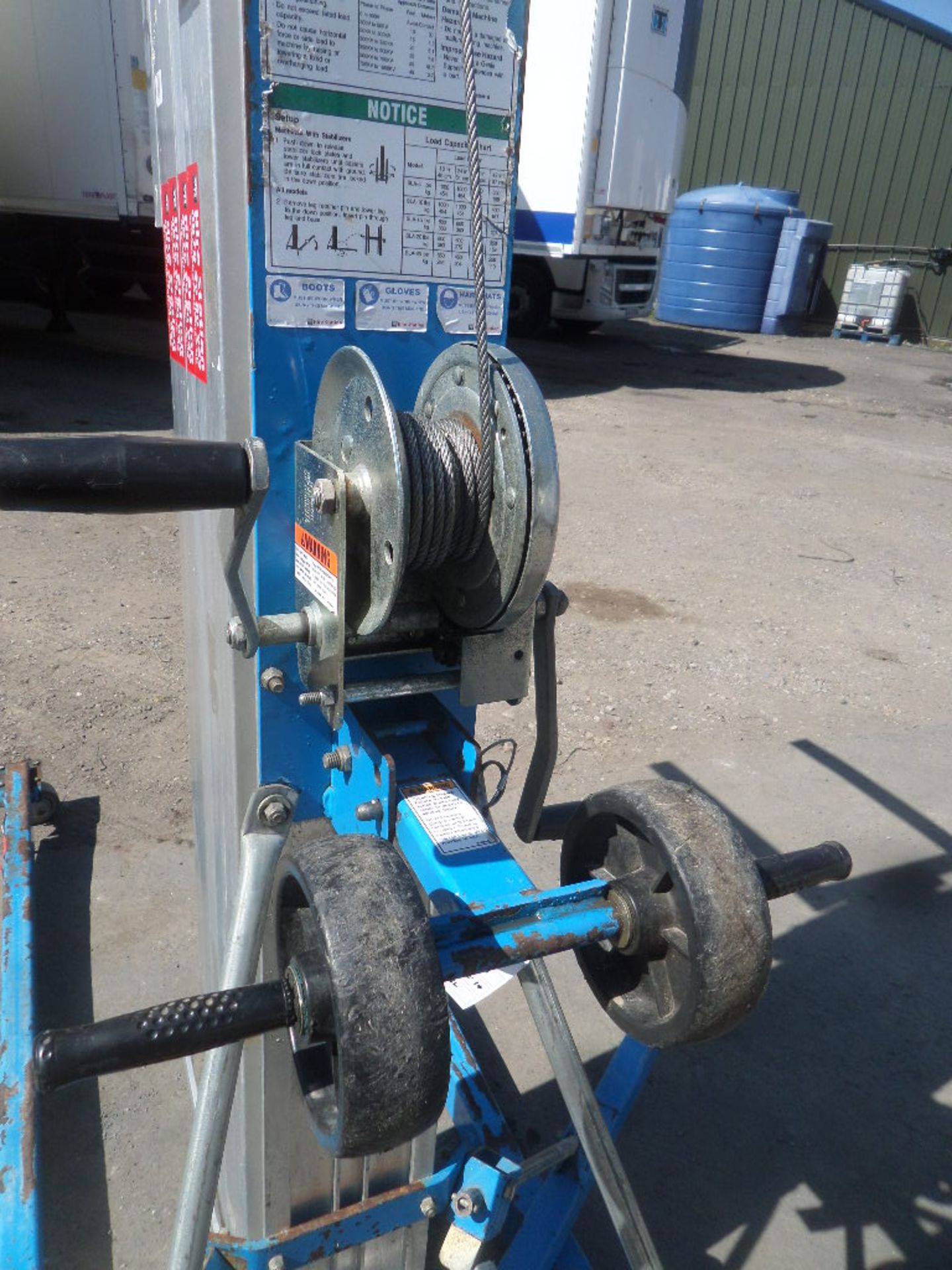 GENIE SUPERLIFT ADVANTAGE SLA 25 {027279} 295KG LIFTER STACKER - MANUAL Max load it can carry is 295 - Image 3 of 5