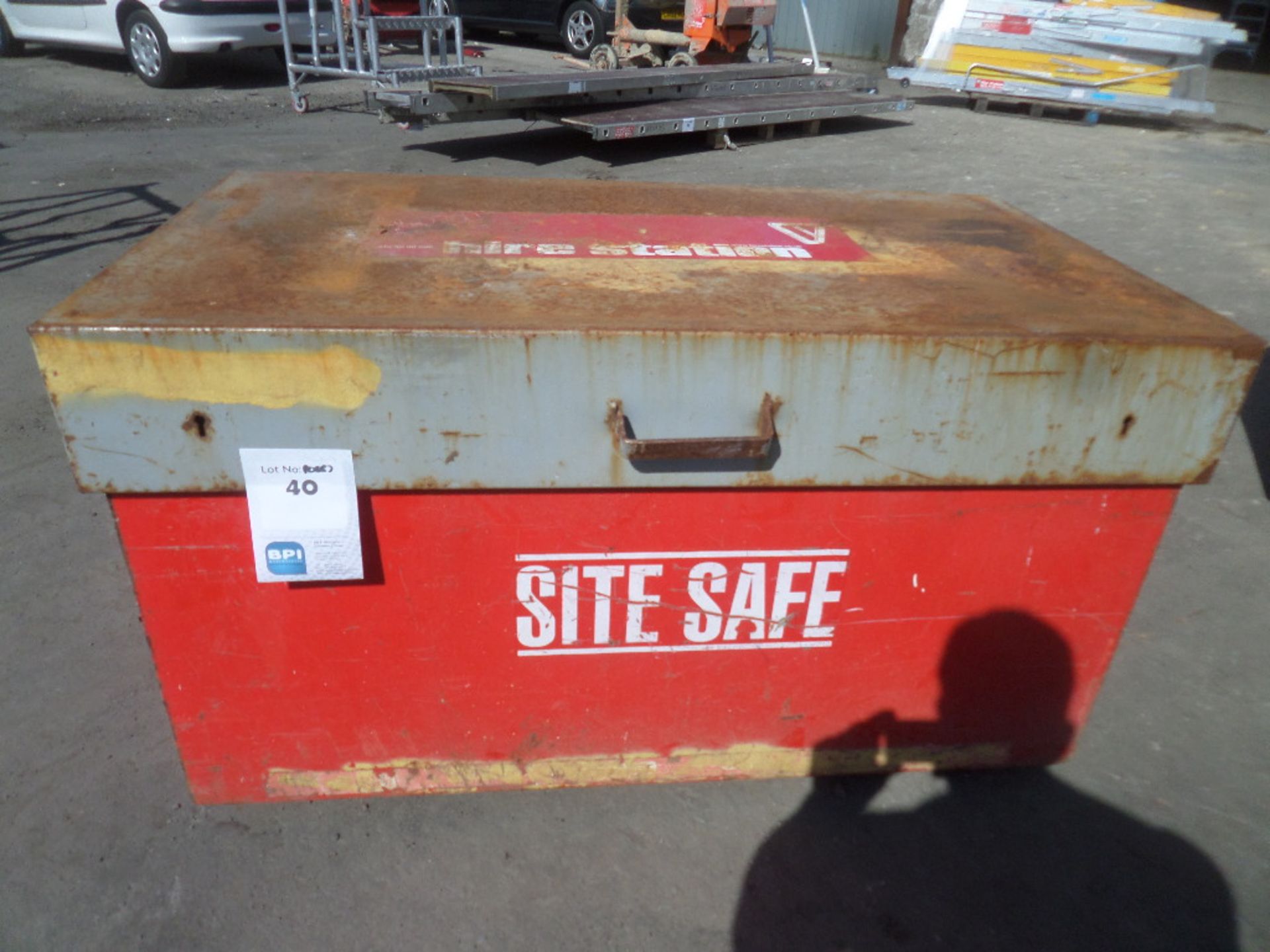 SITE SAFE  {028096} TOOL VAULT - SMALL 4X2X2 Appears to be working fine - general wear and tear also