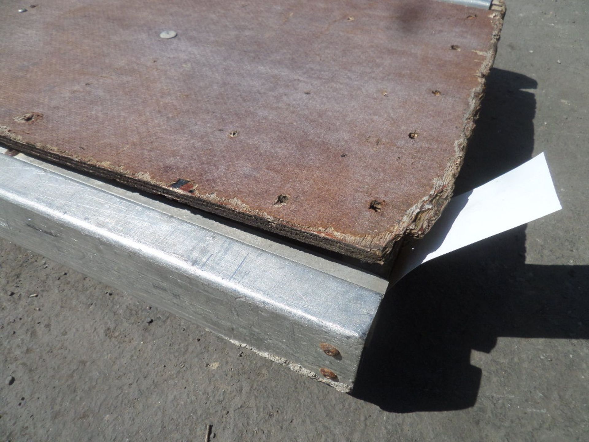 UNKNOWN  {027557} LIGHTWEIGHT ALUMINUM  STAGING 5.4M 450mm wide and appears ok just a loose board on - Image 2 of 2