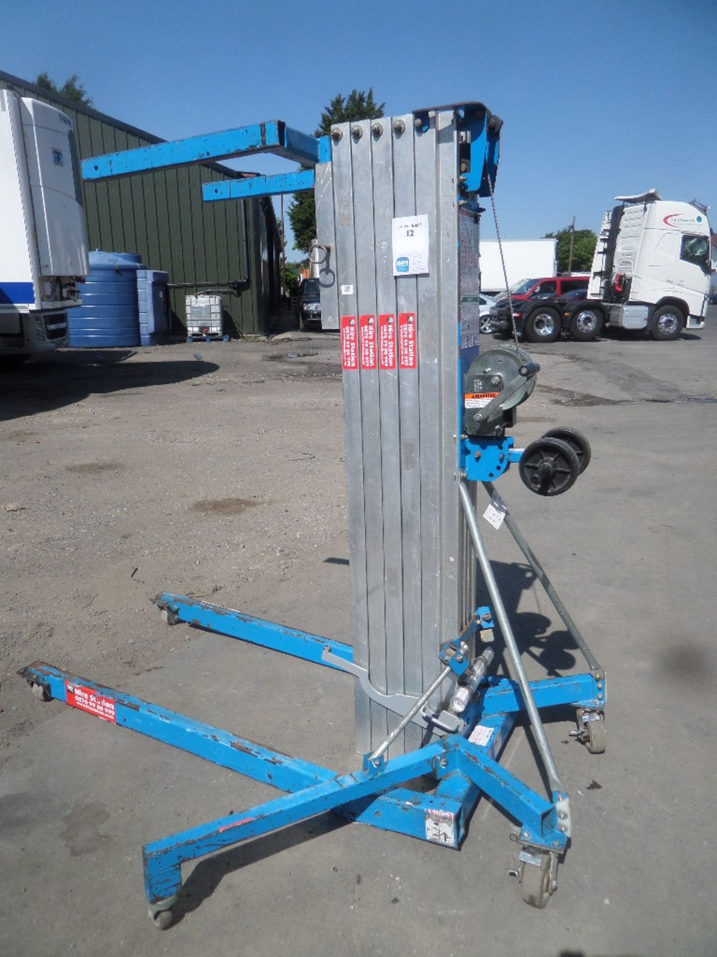 GENIE SUPERLIFT ADVANTAGE SLA 25 {027279} 295KG LIFTER STACKER - MANUAL Max load it can carry is 295