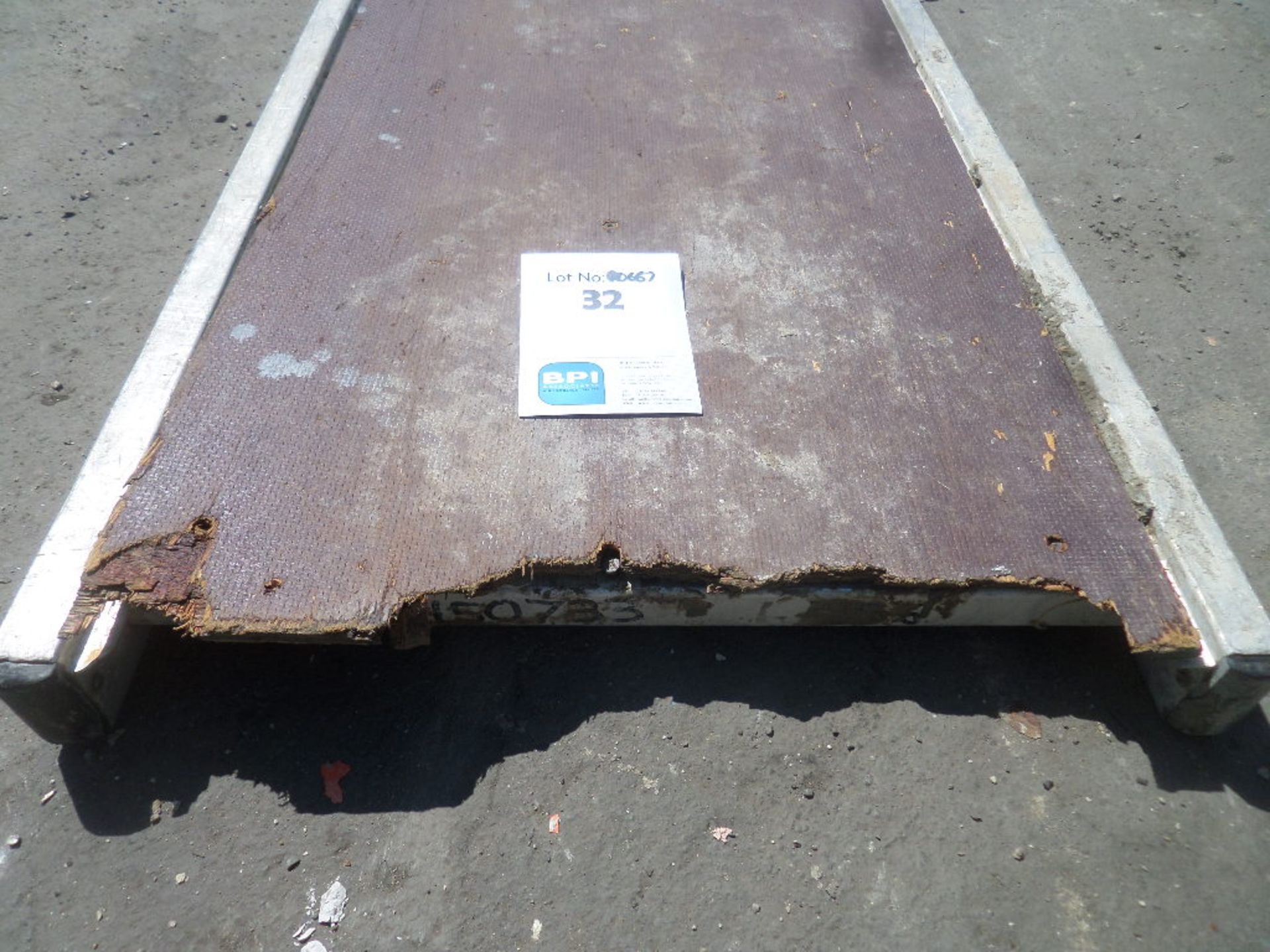 UNKNOWN  {028063} ALUMINUM SUPER STAGING 3.6M 600mm wide and just has some general wear and tear. - Image 2 of 3
