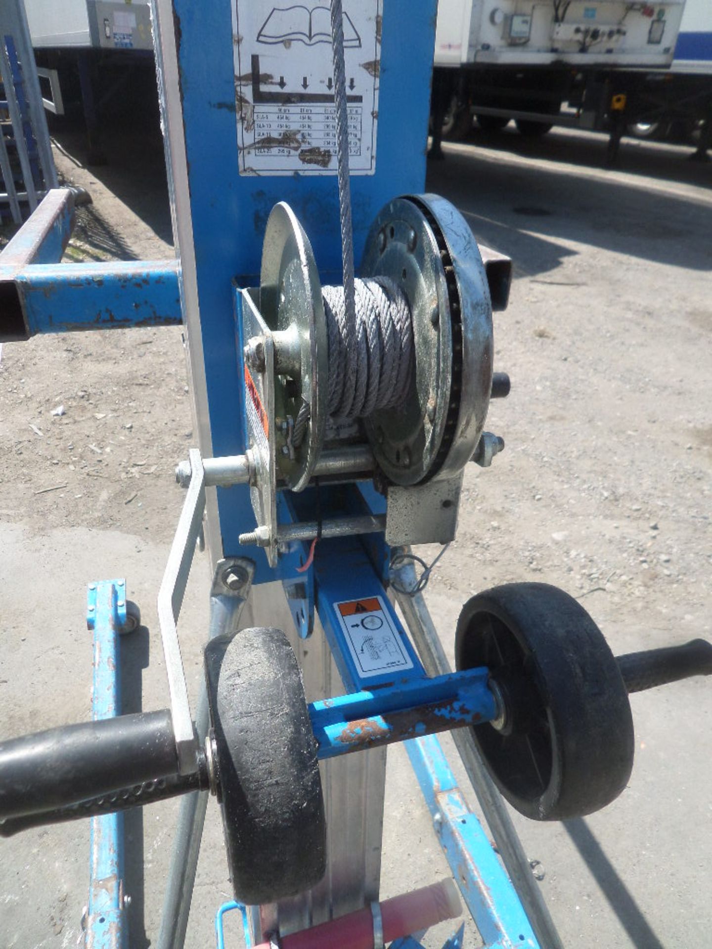 GENIE SUPERLIFT ADVANTAGE SLA 10 {027266} 454KG LIFT/STACKER 10 MANUAL Max load it can lift is 454kg - Image 3 of 4