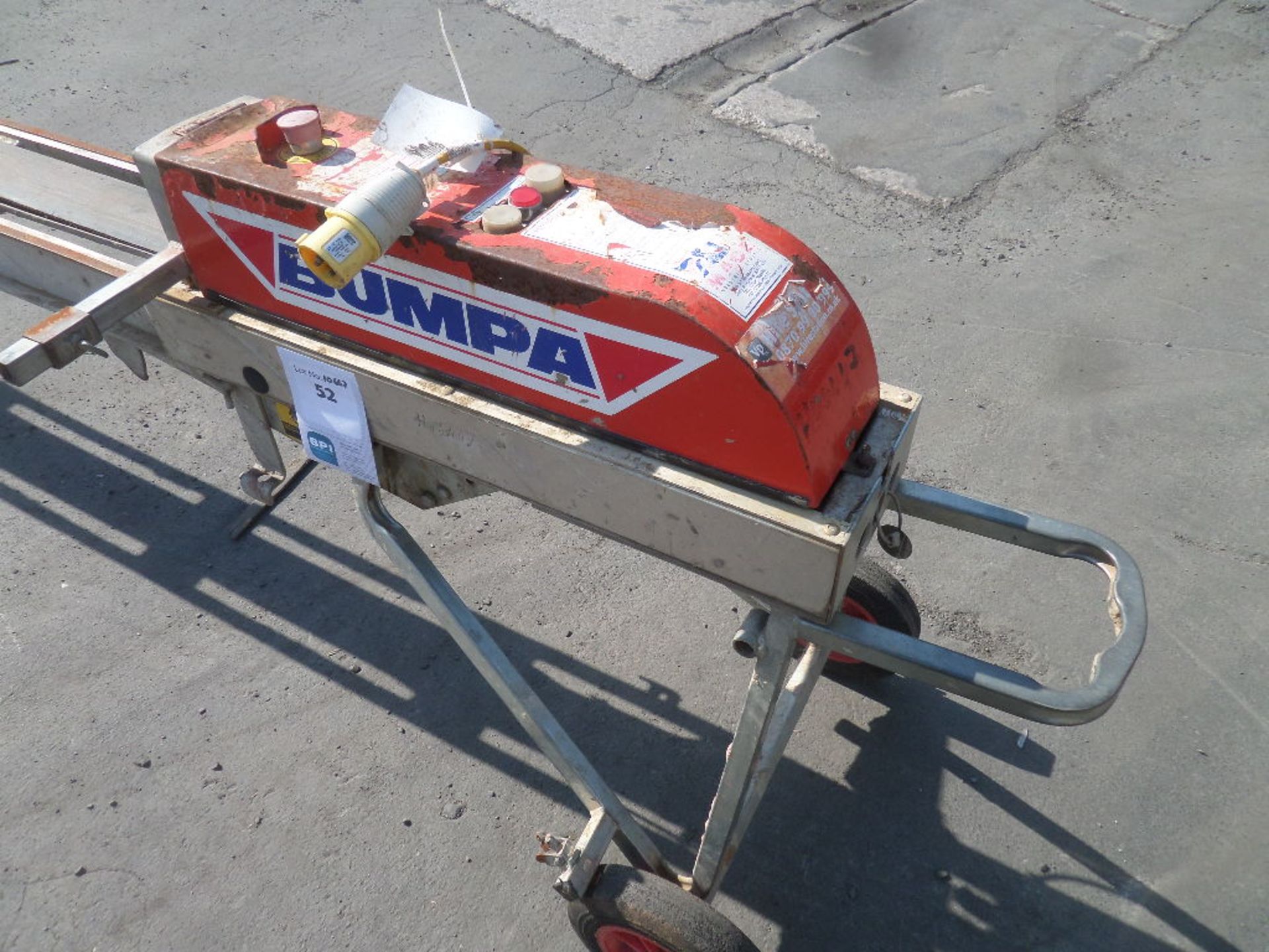 MACE BUMPA {026760} TILE LIFTER 8M - 110V Tested and no power there. - Image 2 of 4