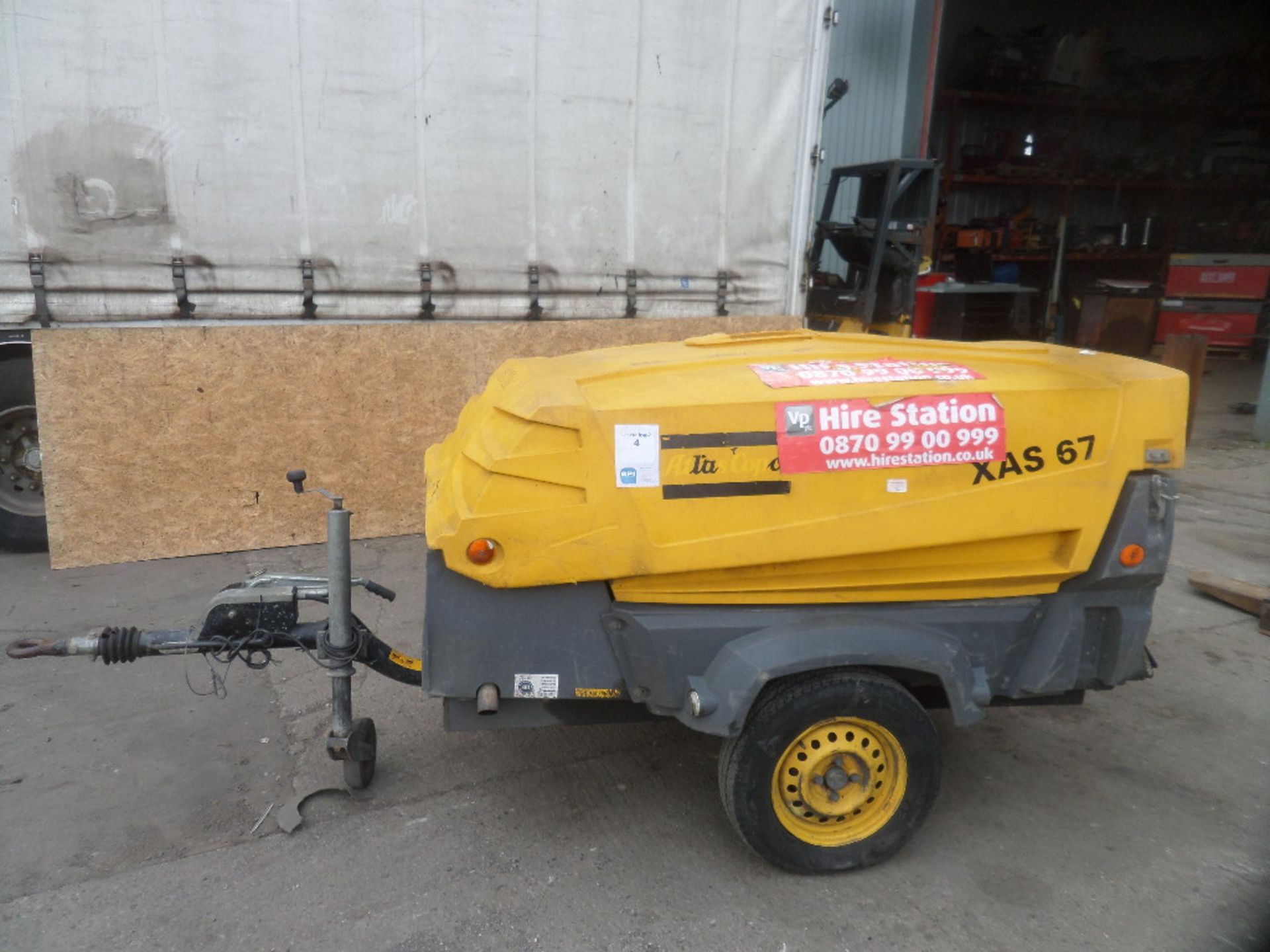 ATLAS COPCO XAS 67 {028271} TOWABLE TWIN TOOL DIESEL COMPRESSOR Has a trailer eye fitted and legal t