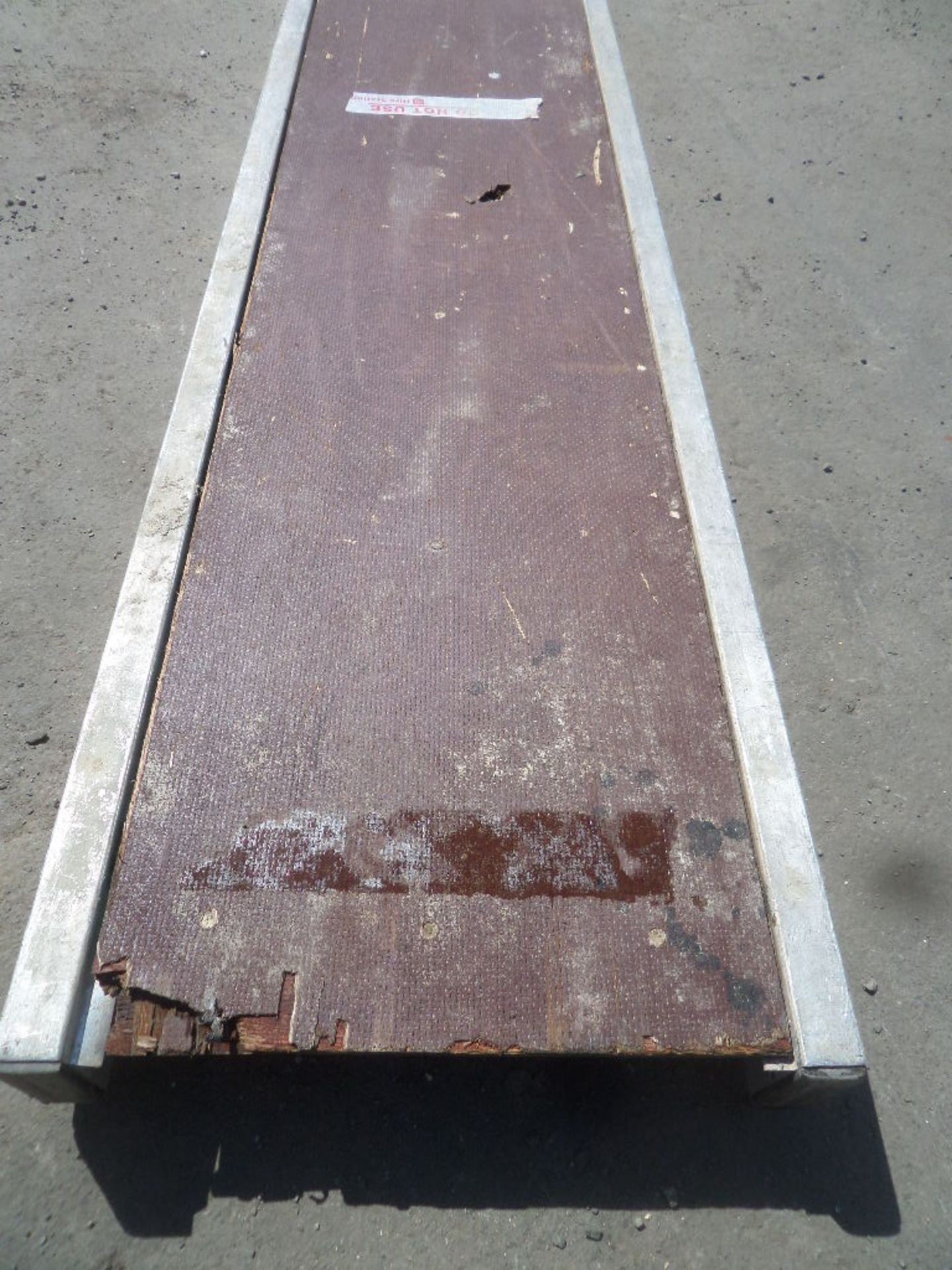 UNKNOWN  {027552} LIGHTWEIGHT ALUMINUM  STAGING 4.8M 450mm wide - Missing half a board please see pi - Image 2 of 3