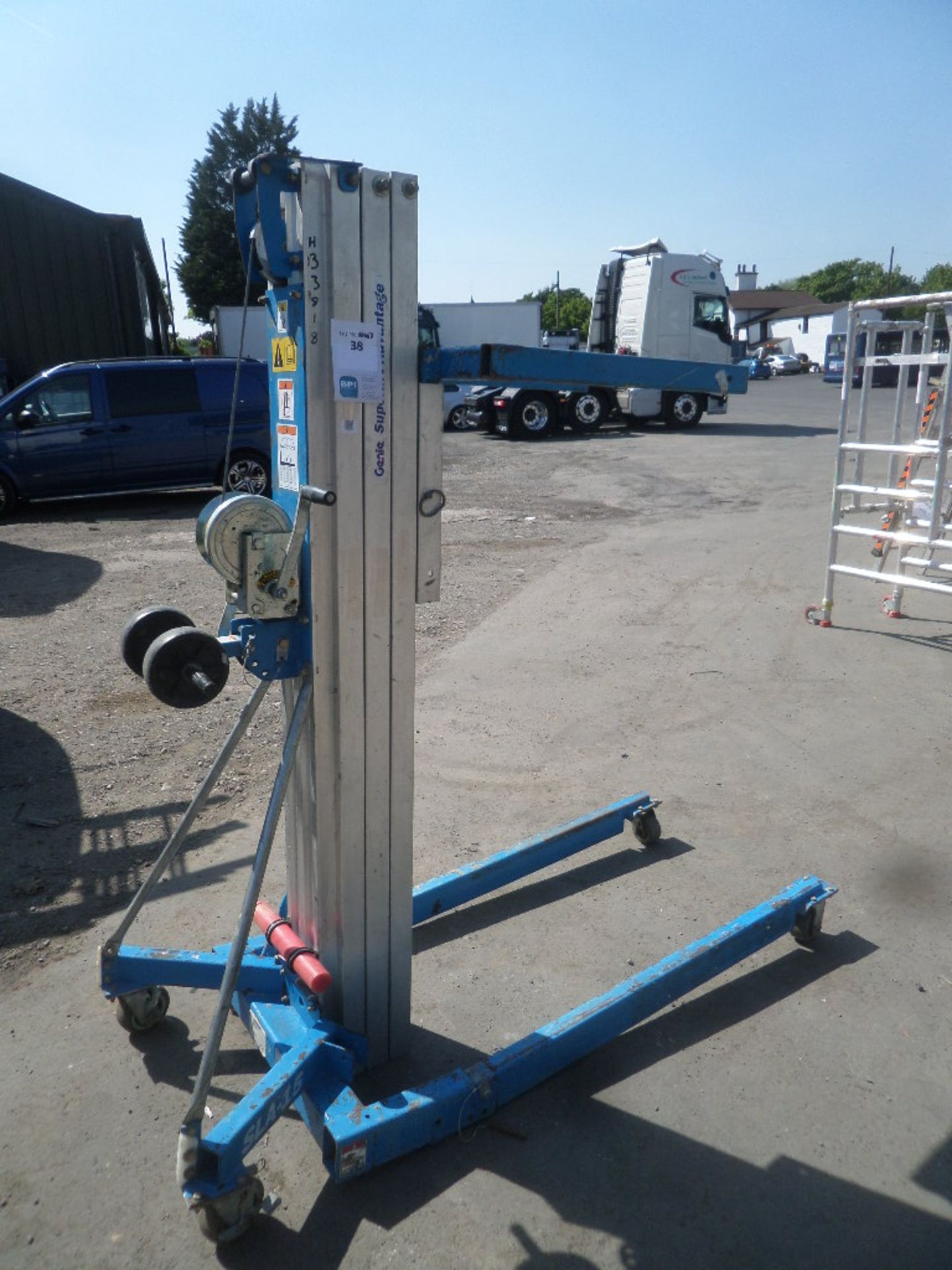 GENIE SUPERLIFT ADVANTAGE SLA 15 {027273} 363KG LIFTER/STACKER MANUAL Max load it can carry is 363kg