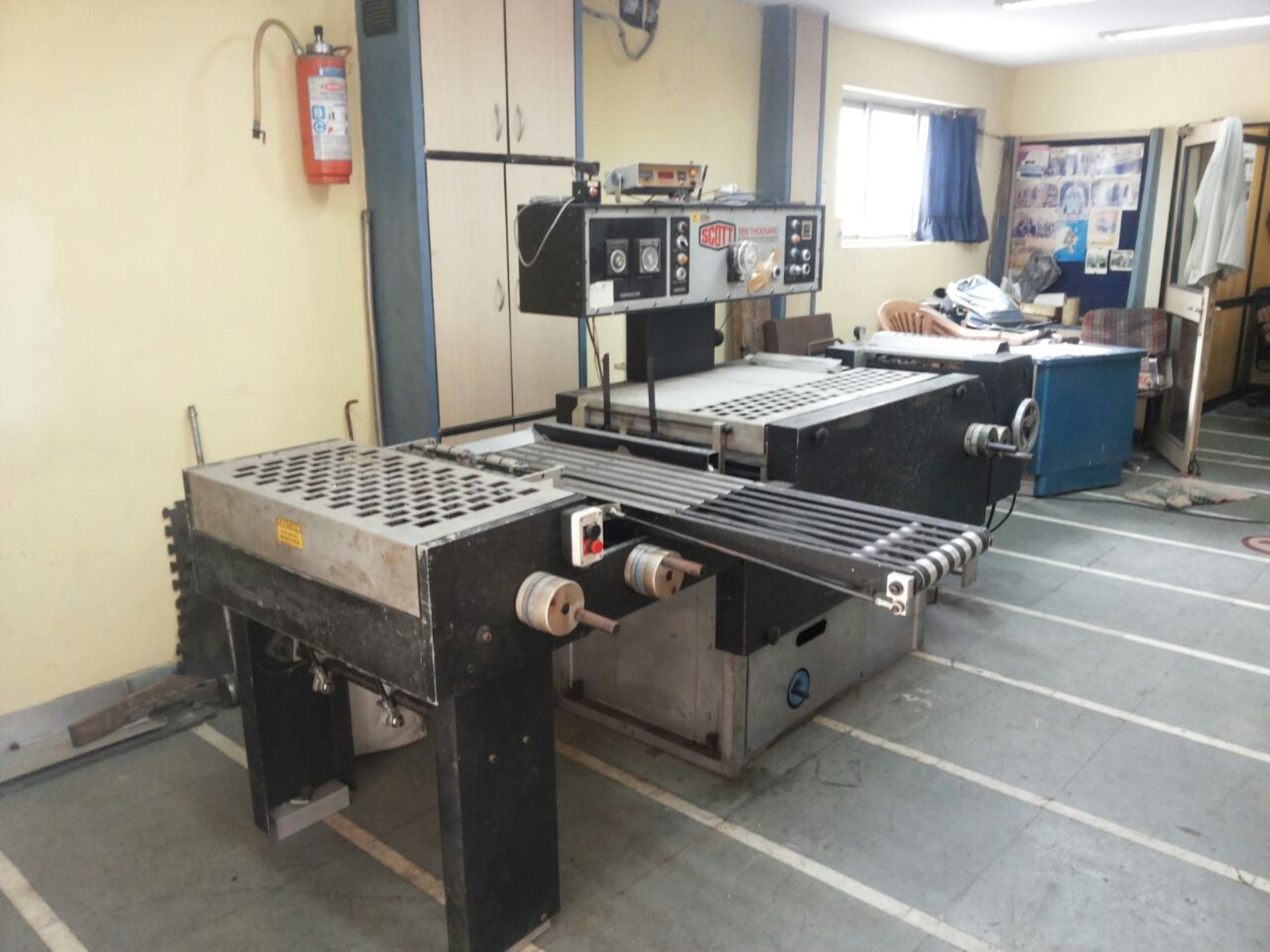 SCOTT 10000 AUTO PLASTIC INDEX TABBER MAIN BODY, 1 X AUTOFEED UNITS, 1 X EXTRACTOR UNITS, 1 X DELIVE