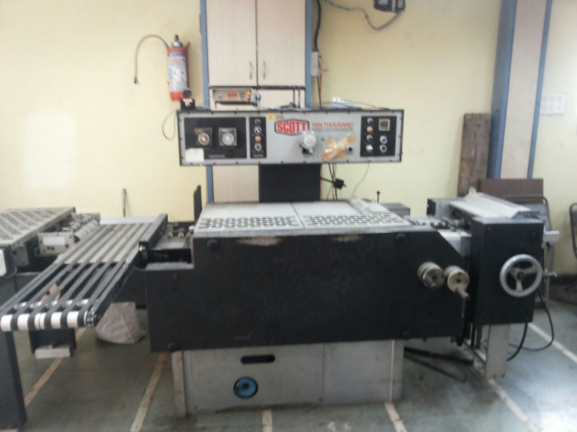 SCOTT 10000 AUTO PLASTIC INDEX TABBER MAIN BODY, 1 X AUTOFEED UNITS, 1 X EXTRACTOR UNITS, 1 X DELIVE - Image 4 of 6