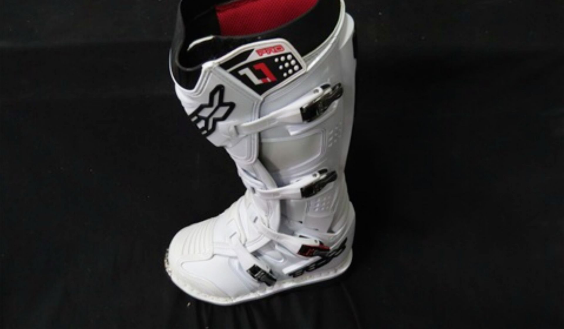 TCX Pro 1.1 Evo Motocross Boots
UPPER: High wear resistant micro fibre, padded front and ankle area