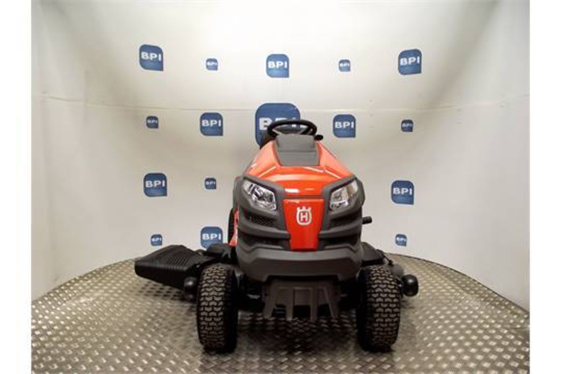 Husqvarna 54" Ride on Mower, "Fast Tractor", 24HP, 725CC, V - Twin Engine, Hydrostatic Transmission - Image 3 of 4