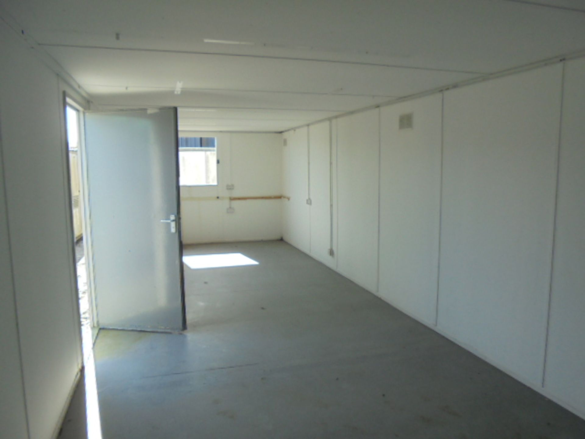 CC8146 32ft x 10ft Steel clad Jack Leg Open Plan Office - Image 4 of 7