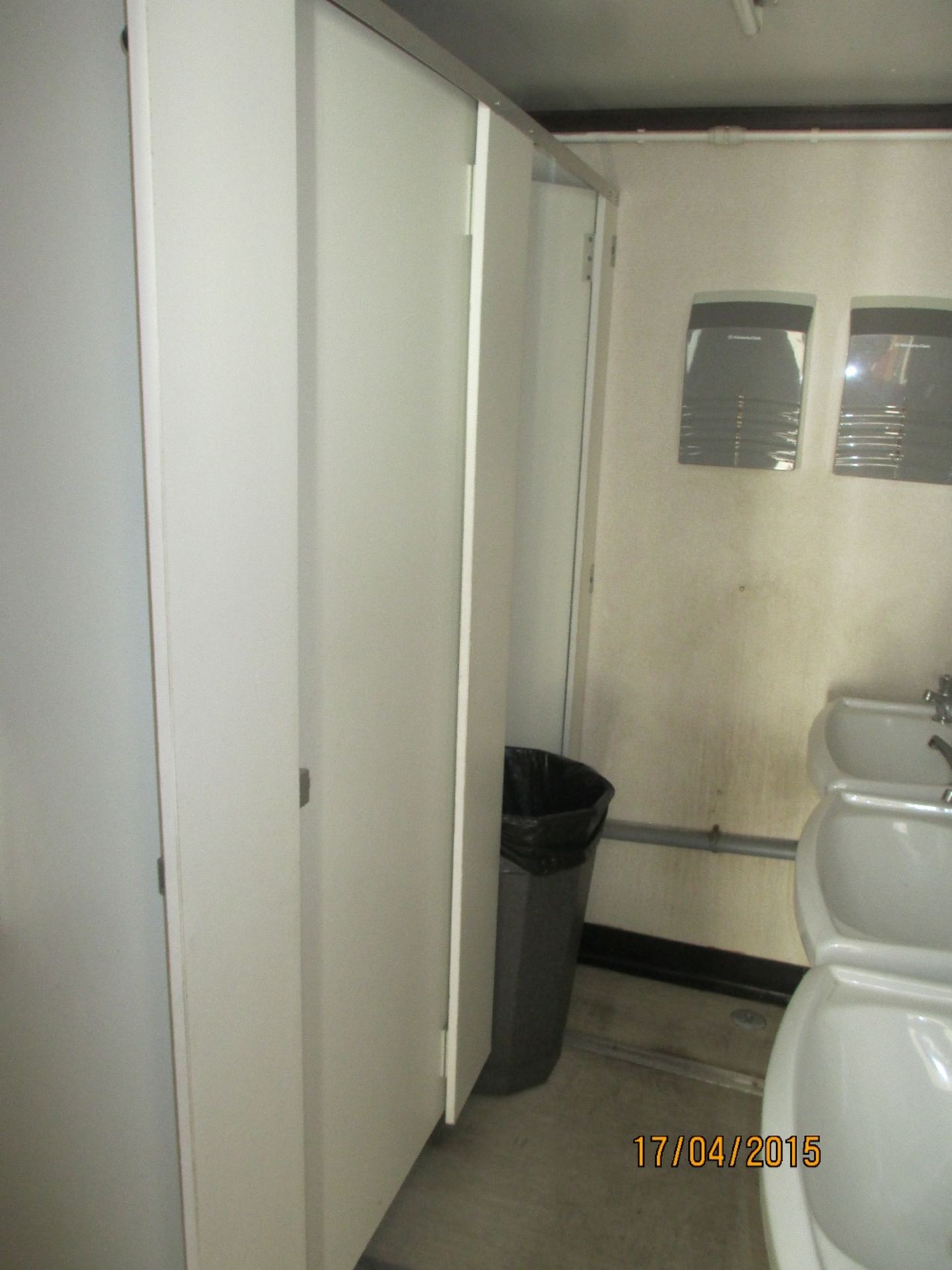 WST698 32ft x 9ft Anti Vandal Jack Leg 8 Bay Toilet Block - Image 6 of 7