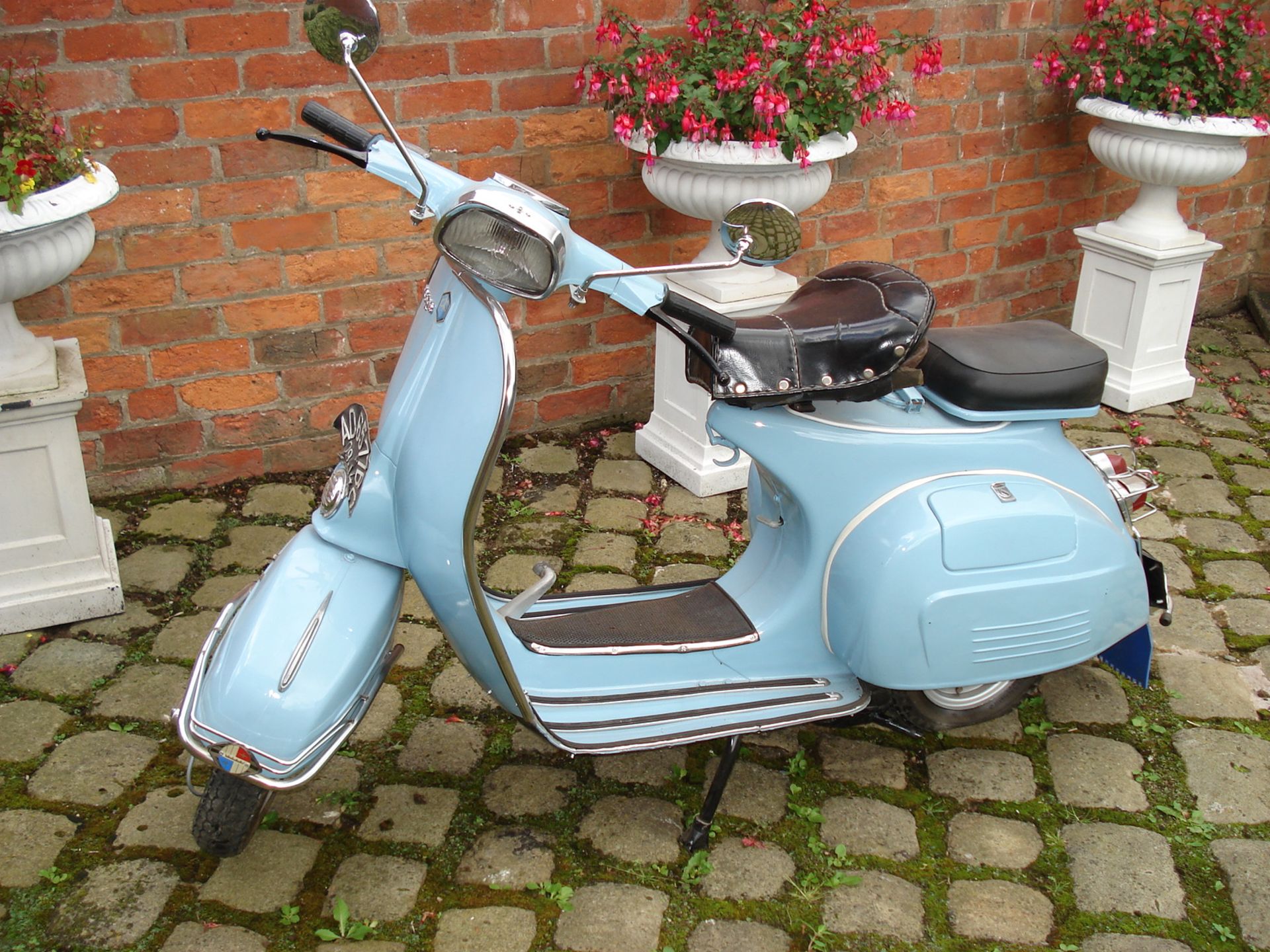 1972 VESPA Sprint 150CC, BLUE, EXCELLENT BODY CONDITION, HAD RECENT RESPRAY, STARTS/RUNS/DRIVES, NEE