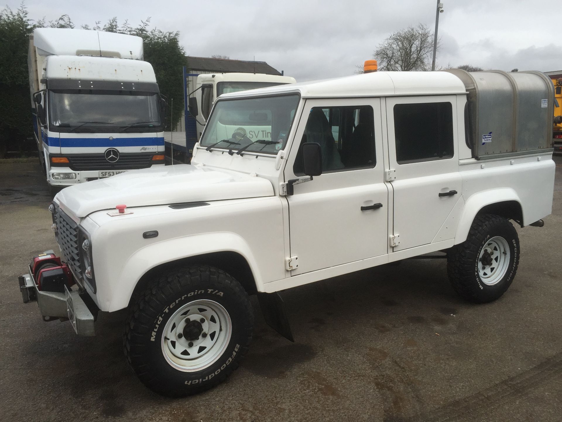 2010 / 60 Land Rover Defender 130 Double Cab - Image 2 of 8