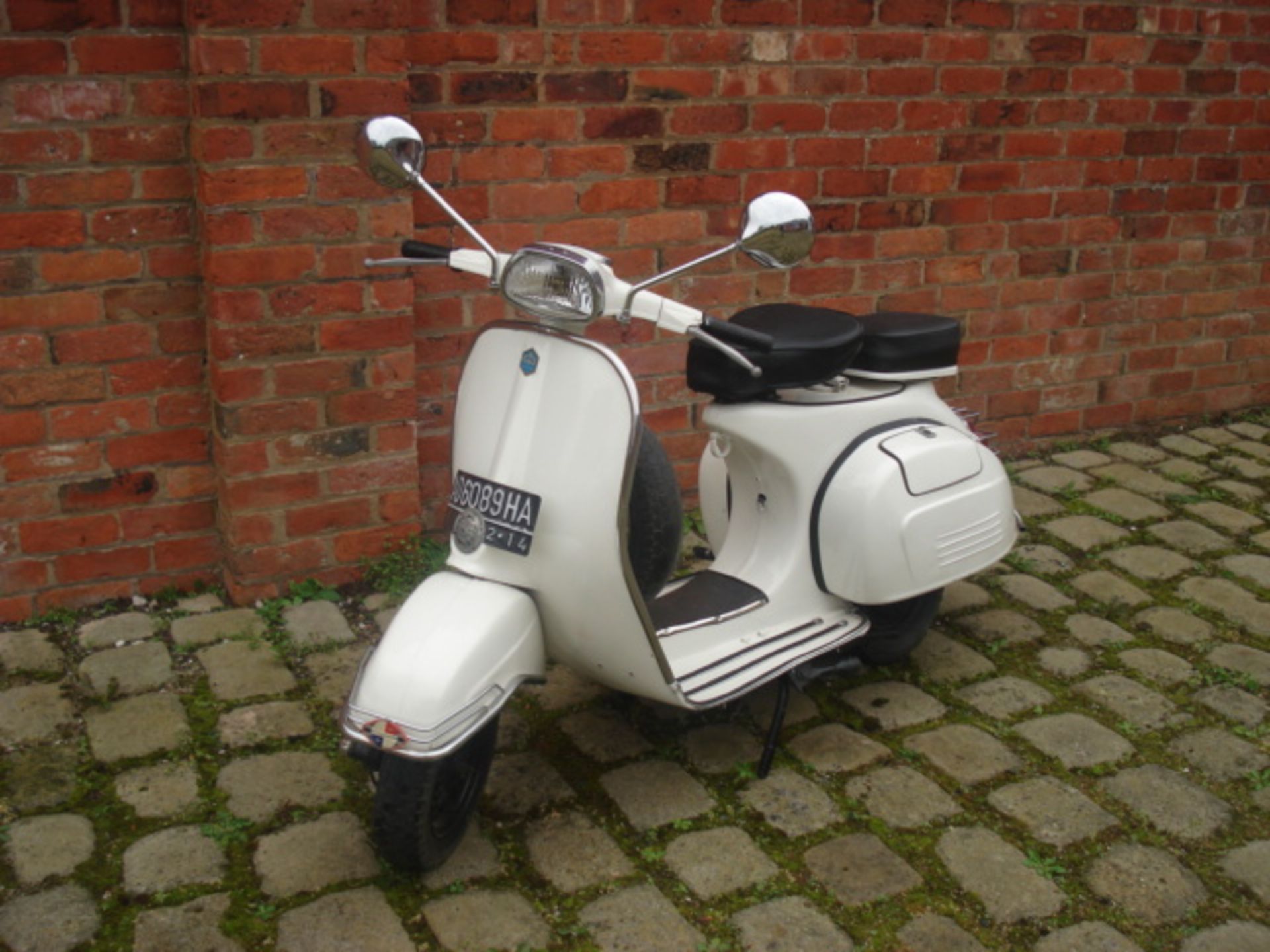 1975 VESPA 150CC, SPRINT,  ORIGINAL GOOD CONDITION, WHITE, BLACK LEATHER TWIN SEATS, STARTS/RUNS/DRI