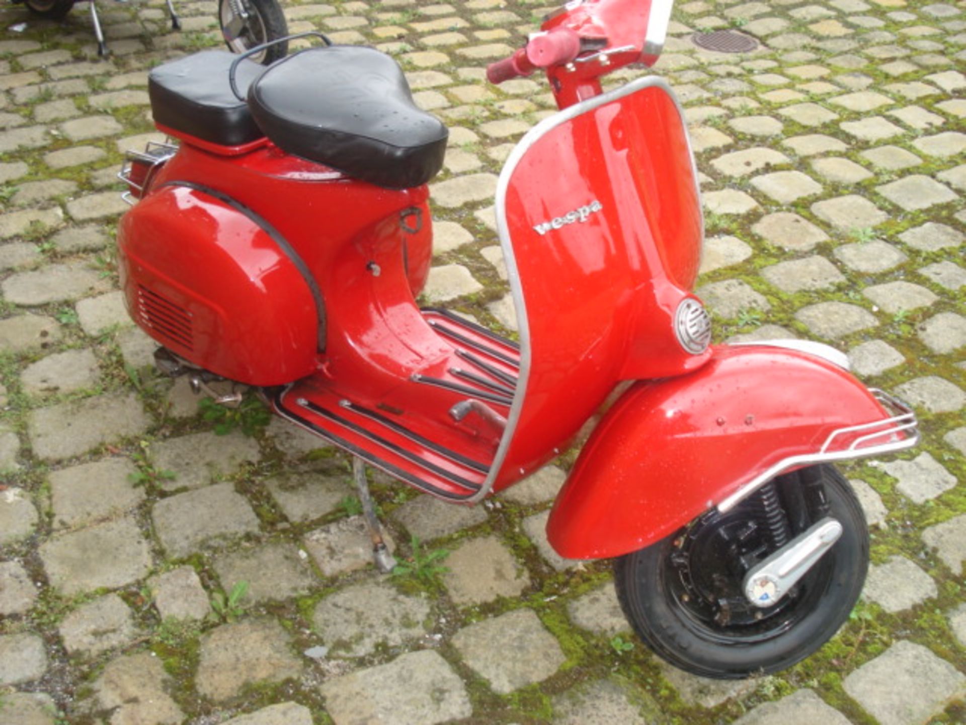 1972 VESPA 150CC, SPRINT V,  ORIGINAL GOOD CONDITION, RED, BLACK LEATHER TWIN SEATS, STARTS/RUNS/DRI - Image 4 of 5