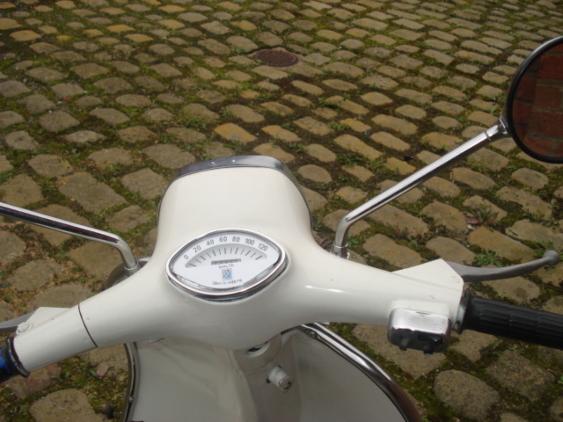 1975 VESPA 150CC, SPRINT,  ORIGINAL GOOD CONDITION, WHITE, BLACK LEATHER TWIN SEATS, STARTS/RUNS/DRI - Image 4 of 7