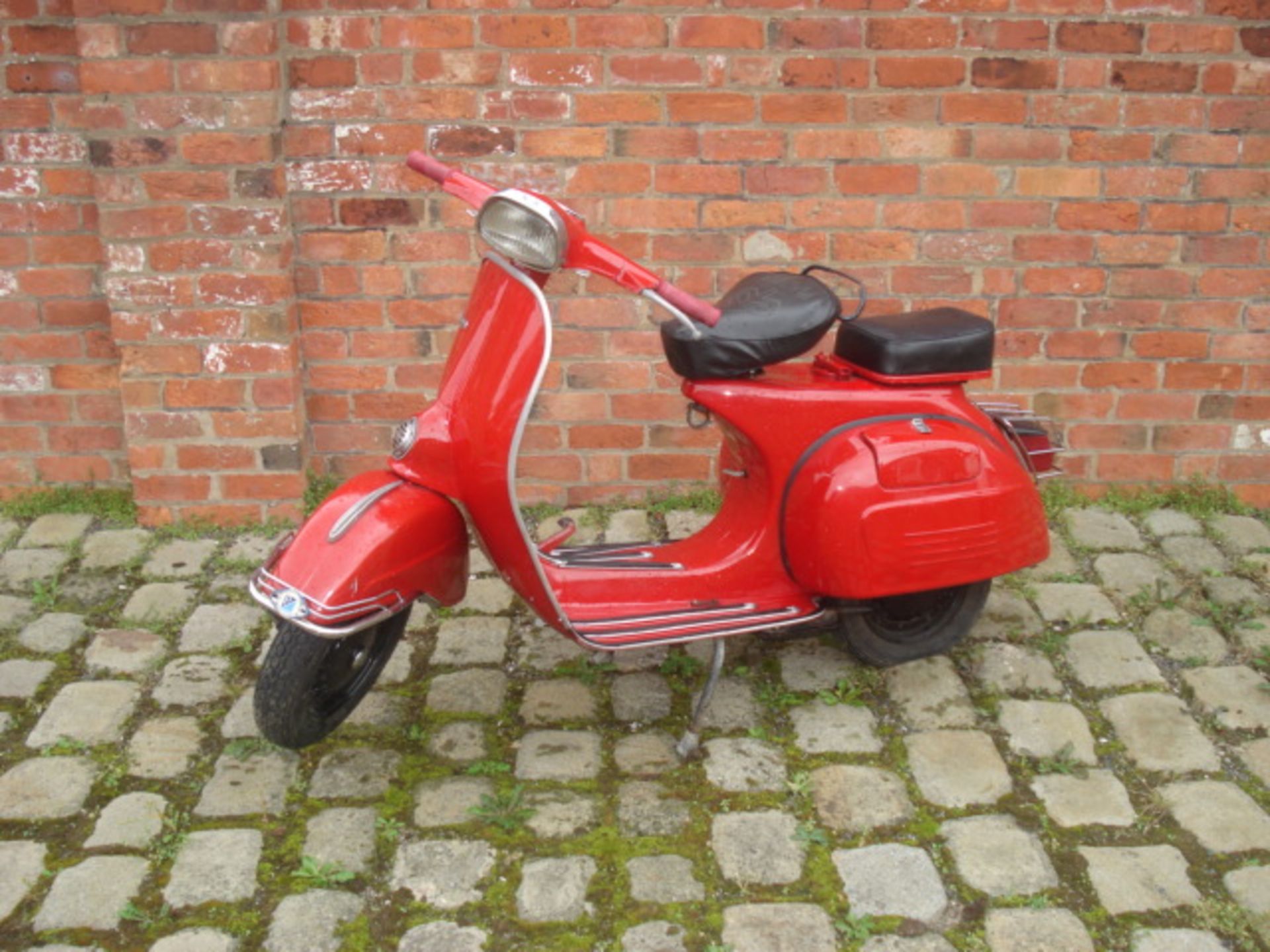 1972 VESPA 150CC, SPRINT V,  ORIGINAL GOOD CONDITION, RED, BLACK LEATHER TWIN SEATS, STARTS/RUNS/DRI