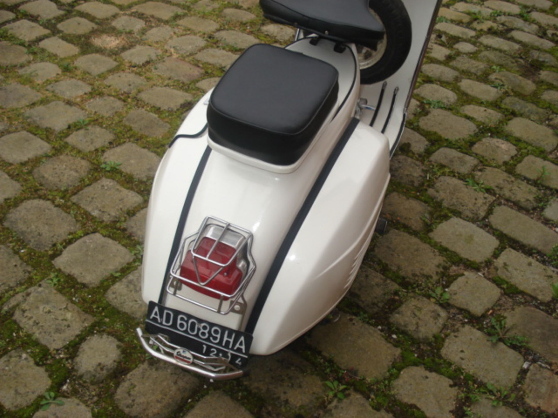 1975 VESPA 150CC, SPRINT,  ORIGINAL GOOD CONDITION, WHITE, BLACK LEATHER TWIN SEATS, STARTS/RUNS/DRI - Image 3 of 7